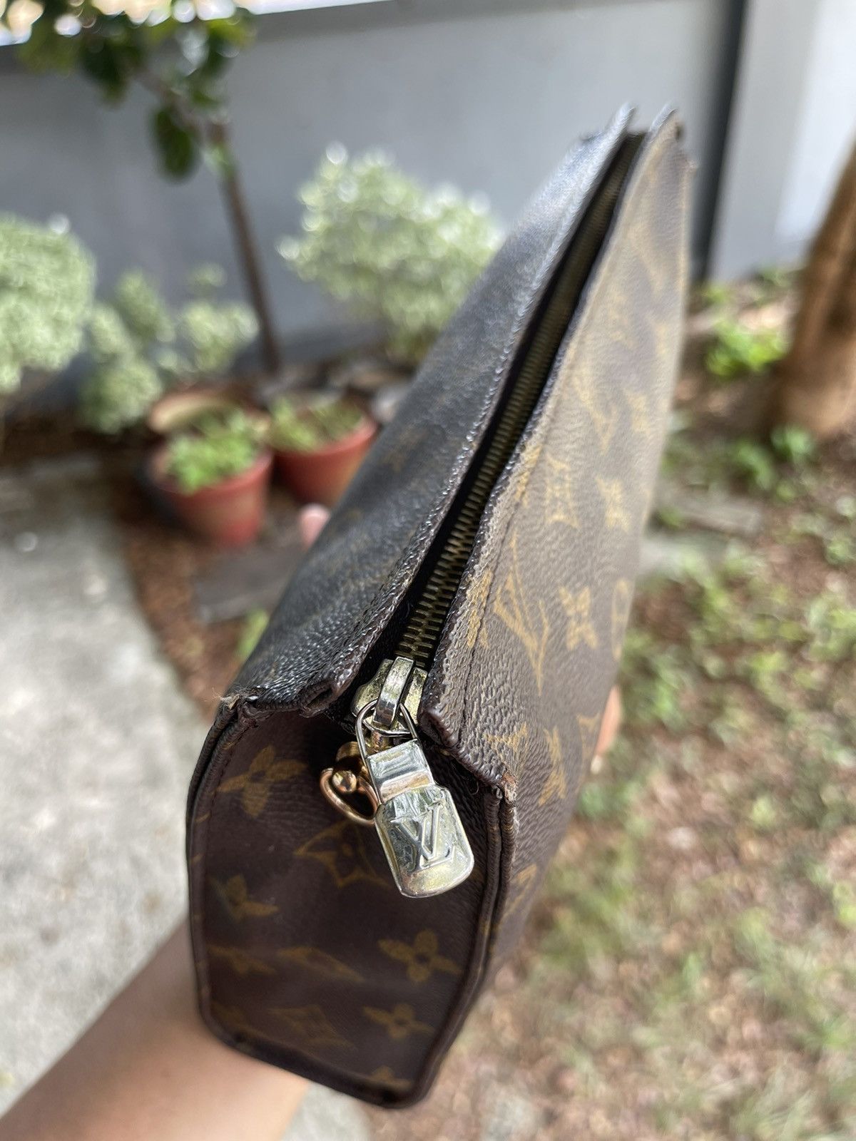 Louis Vuitton Authentic LOUIS VUITTON Mono Porce Toilette Bag Size ONE SIZE - 14 Thumbnail