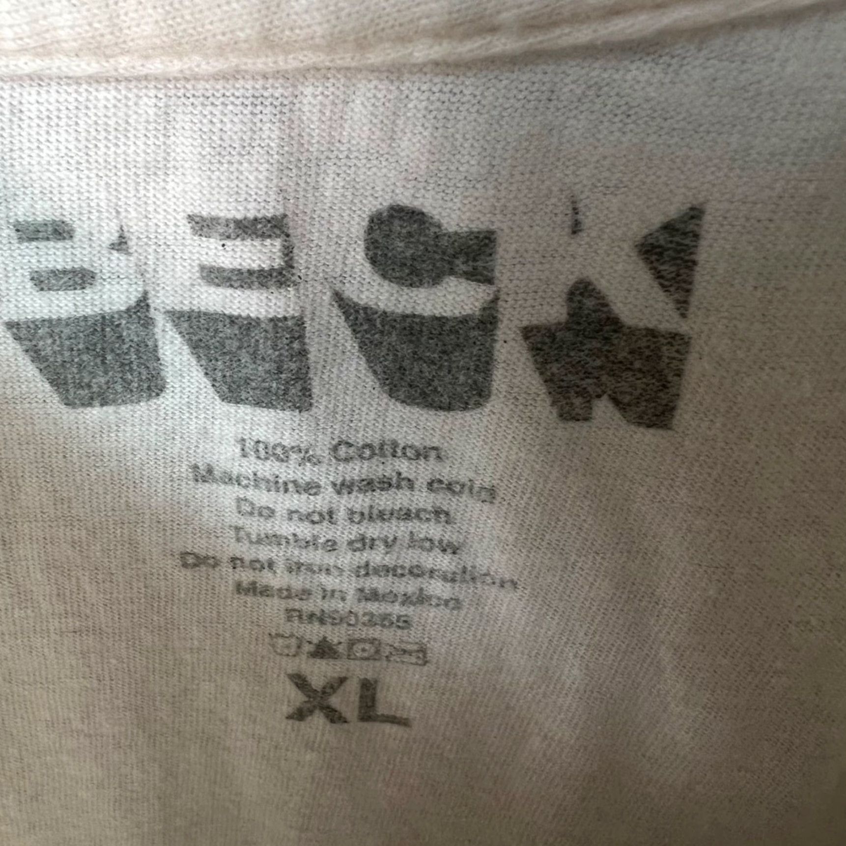Vintage I Saw Beck On Tour 2023 Band T-Shirt XL White 100% Cotton Music Graphic Tee Beck Shirt Men XL White On Tour 2023 Band T-Shirt Size US XL / EU 56 / 4 - 3 Thumbnail