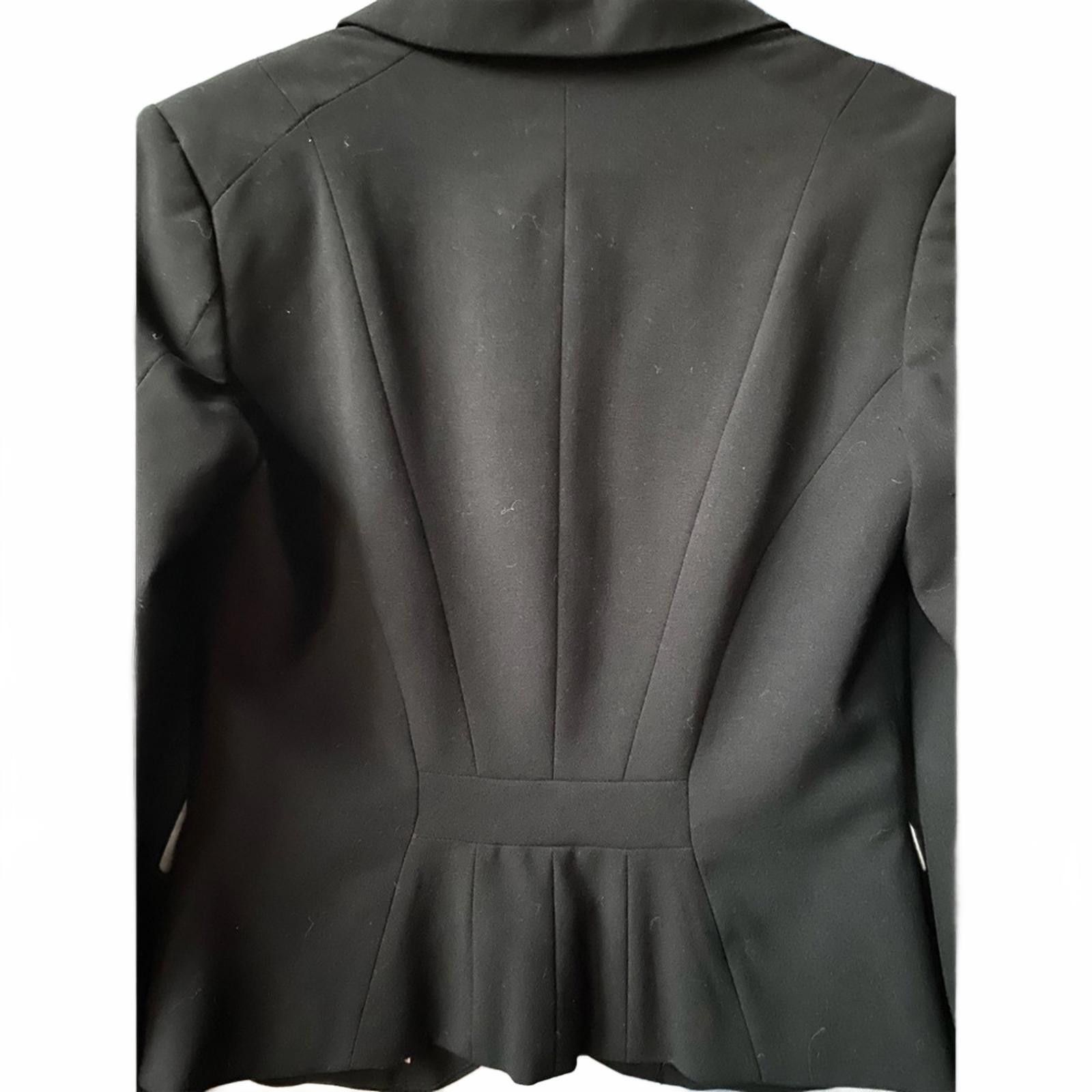 H&M H&M Black Cropped Blazer Size 6 Fitted Tailored Classic Work Size M / US 6-8 / IT 42-44 - 6 Thumbnail