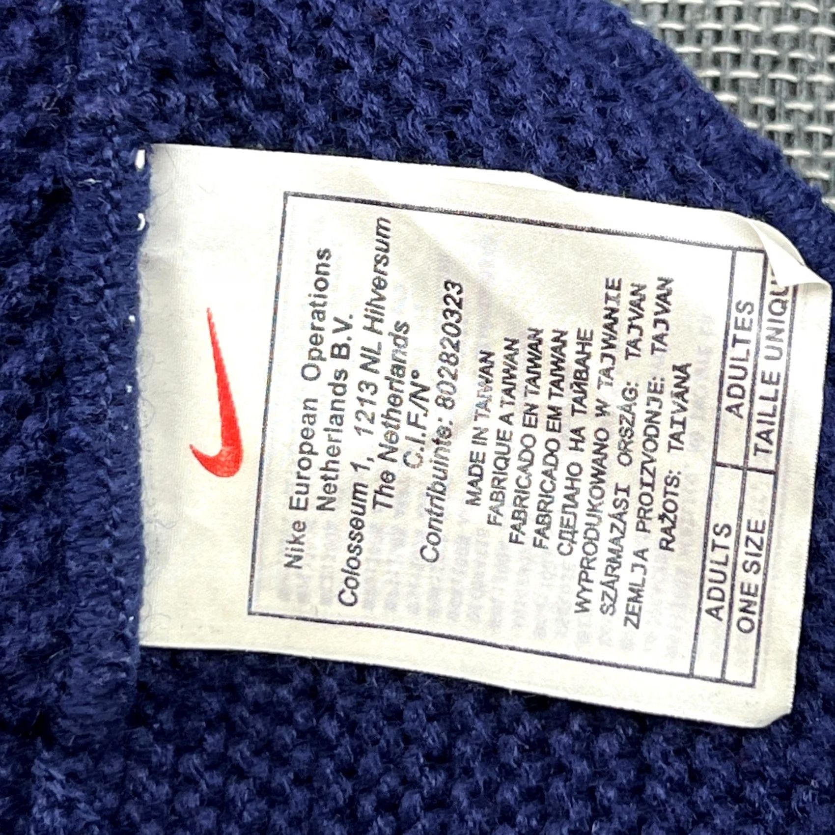Nike VINTAGE Nike Bowler Beanie Hat One Size Red Blue Central Swoosh Unisex Adults Knit Beanie Mens Womens Boys Girls Size ONE SIZE - 5 Thumbnail