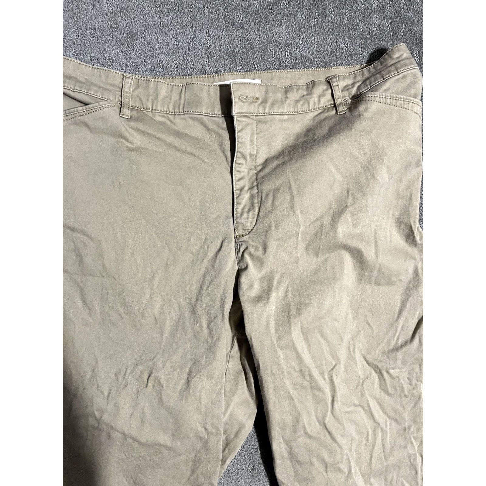 Gloria Vanderbilt Gloria Vanderbilt Khaki Capri Pants Womens 14 Stretch Cotton Crop Twill Straight Inseam 17.5 Beige Baseball Logo Pockets Capris Size 36" / US 14 / IT 50 - 2 Thumbnail