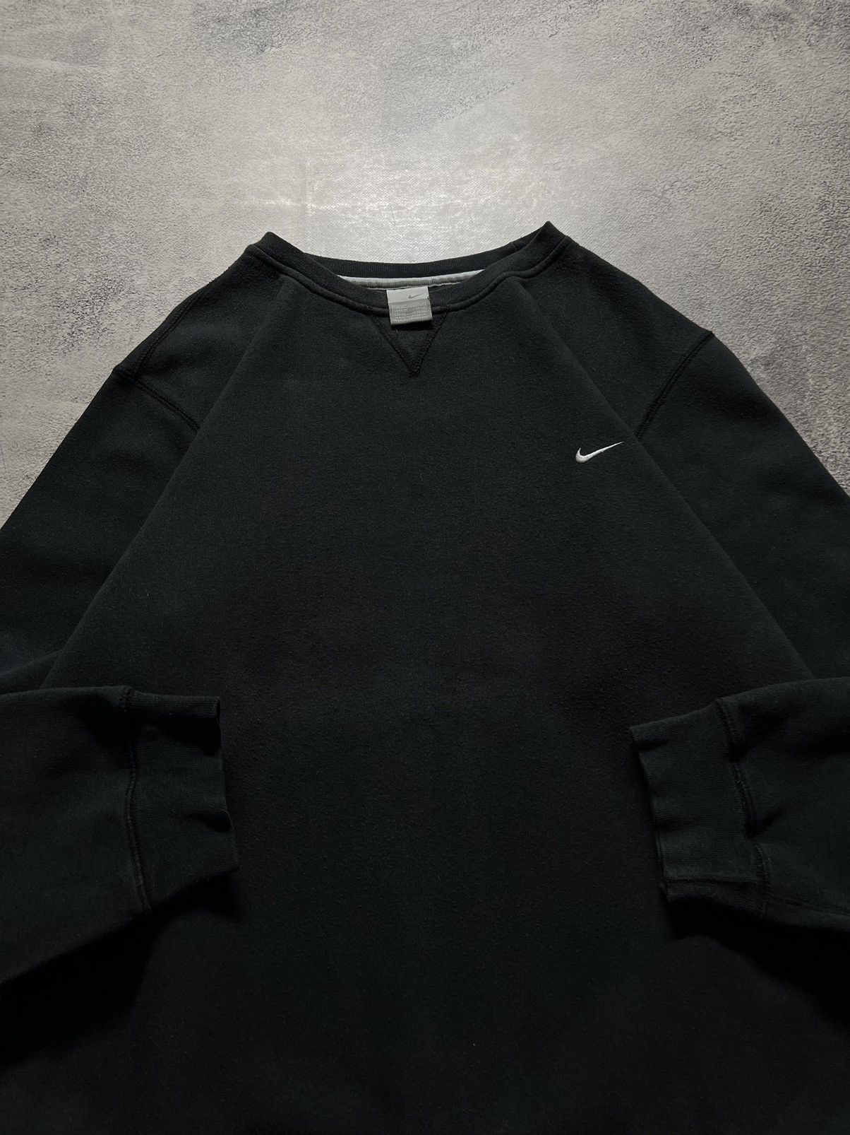 Vintage Vintage Y2k Nike 🖤 Faded Mini Swoosh Sweatshirt 00’s Size US L / EU 52-54 / 3 - 4 Thumbnail