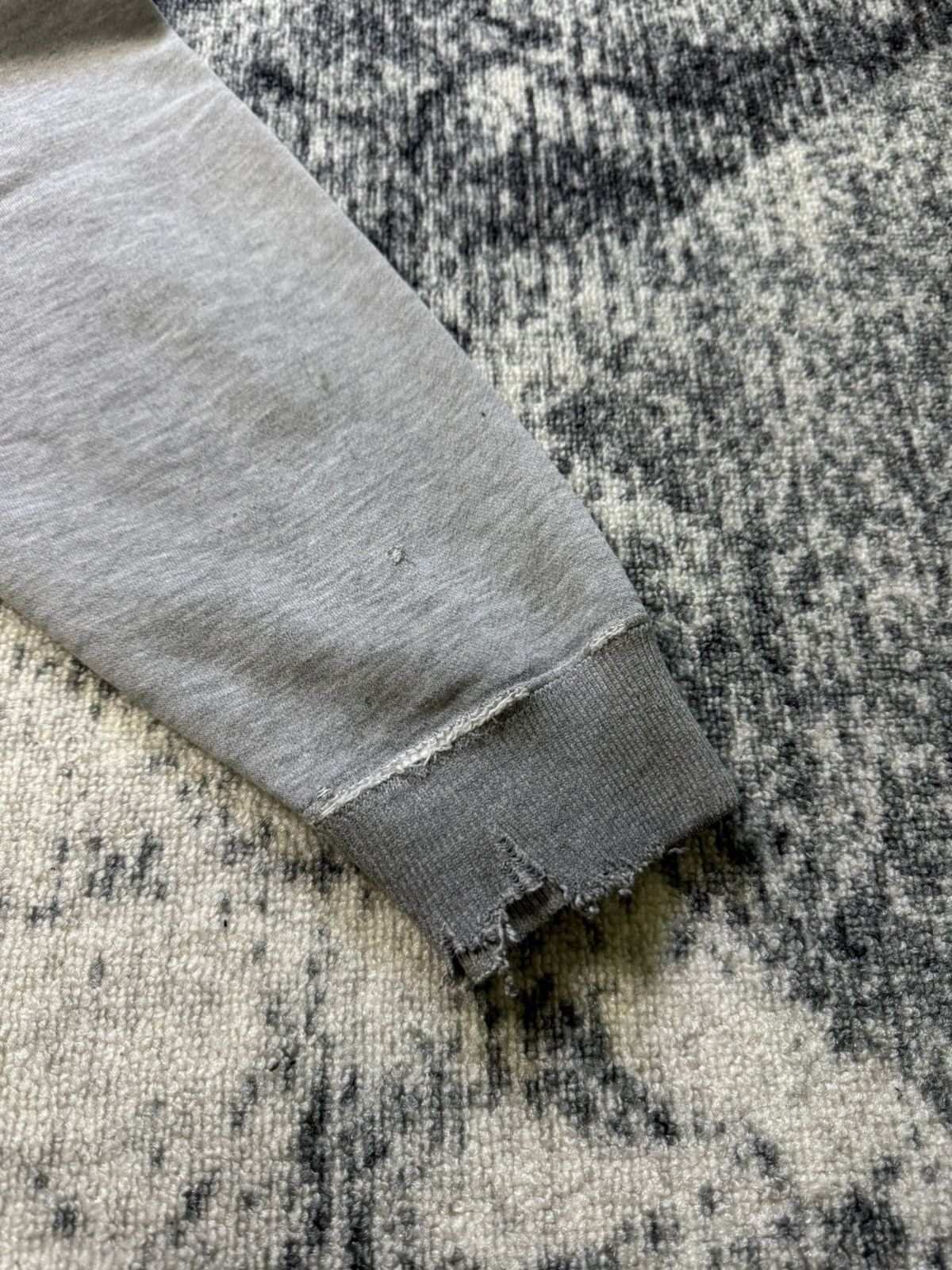 Karl Kani Vintage Karl Kani Hodies Gray Big Logo Distressed Faded Y2K Size US M / EU 48-50 / 2 - 12 Thumbnail