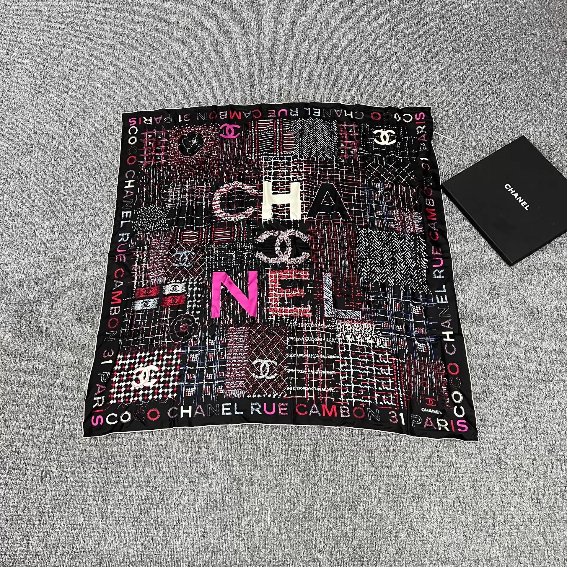 Chanel Chanel 31 Rue Cambon Colorful CC Scarf 90x90 99 New Size ONE SIZE - 1 Thumbnail