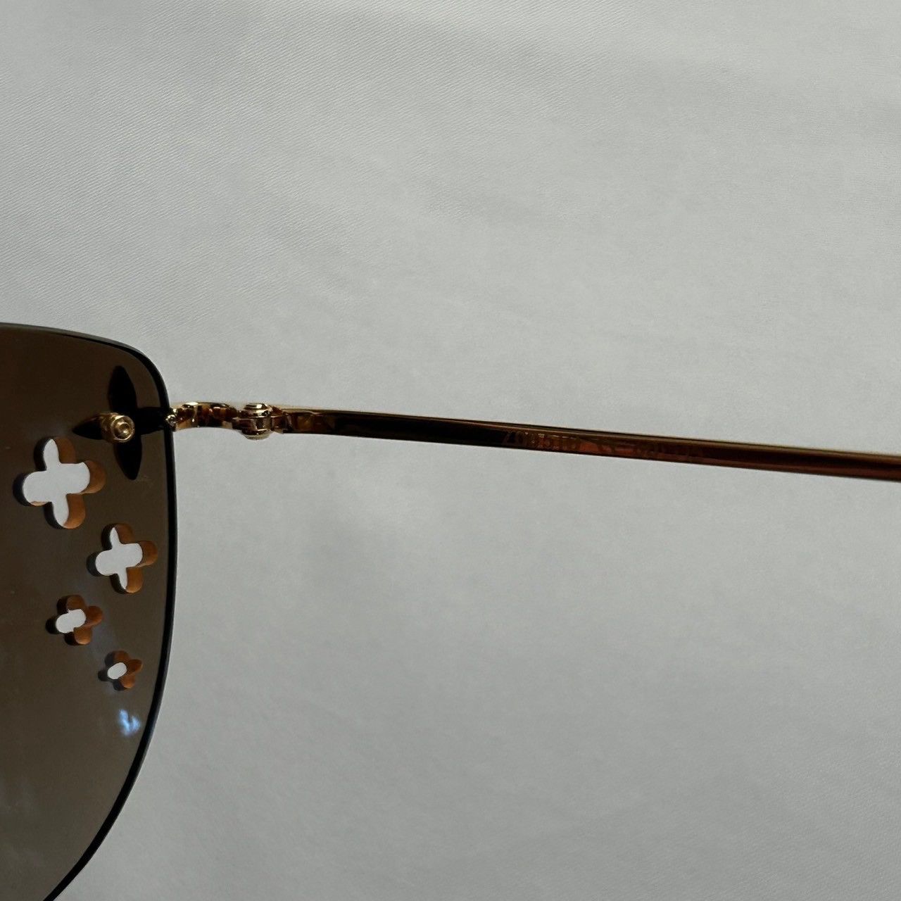 Louis Vuitton Louis Vuitton Desmayo Sunglasses Size ONE SIZE - 8 Thumbnail