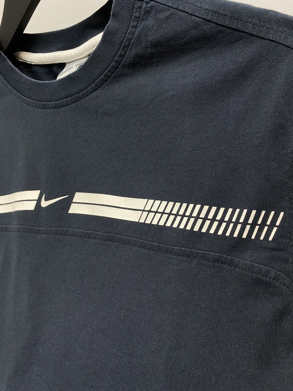 Vintage Vintage 90s Nike Centre Logo T Shirt Size US L / EU 52-54 / 3 - 12 Thumbnail