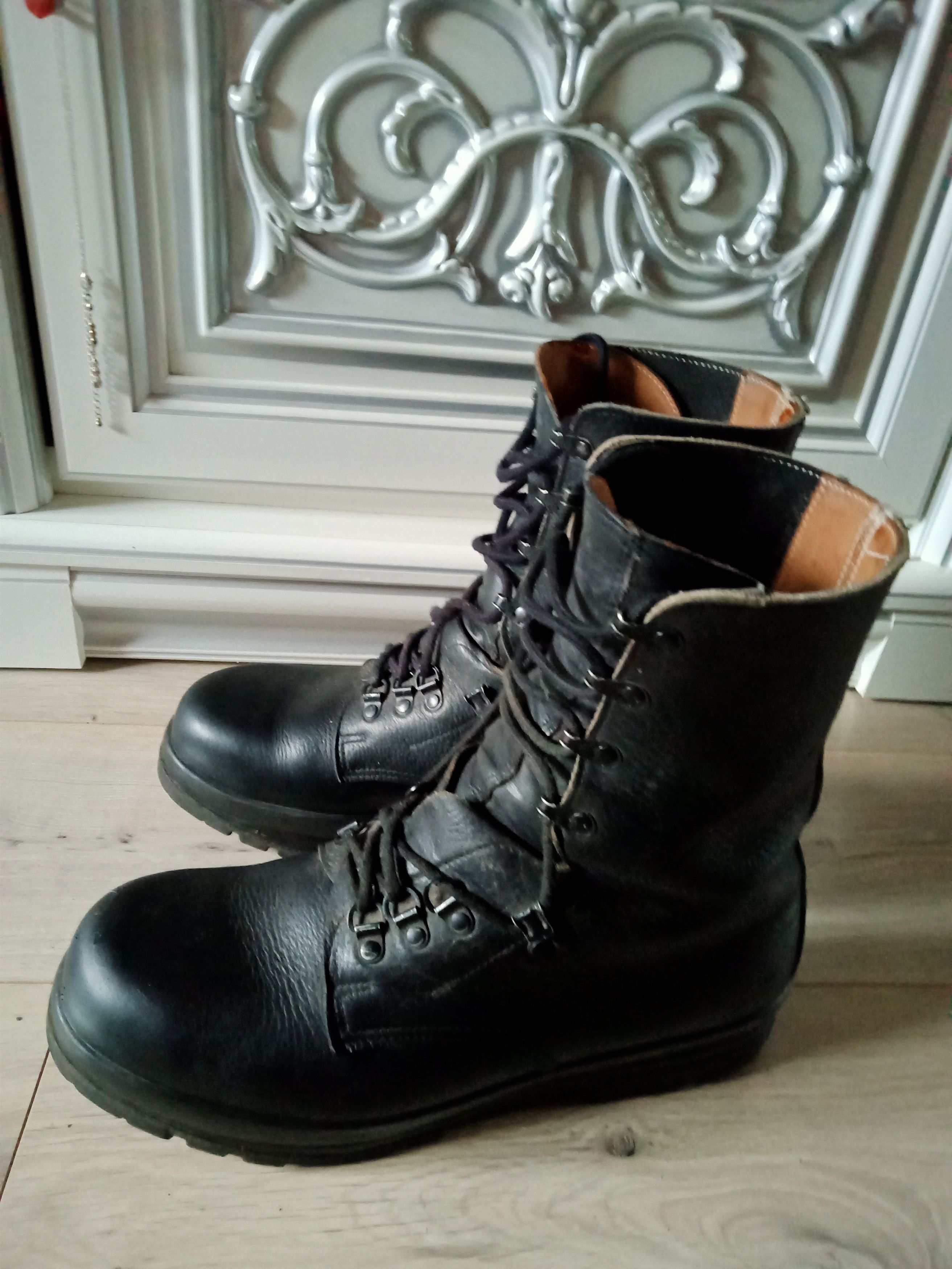 Genuine Leather × Vintage Raichle 80s Swiss Mountaineering Hiking