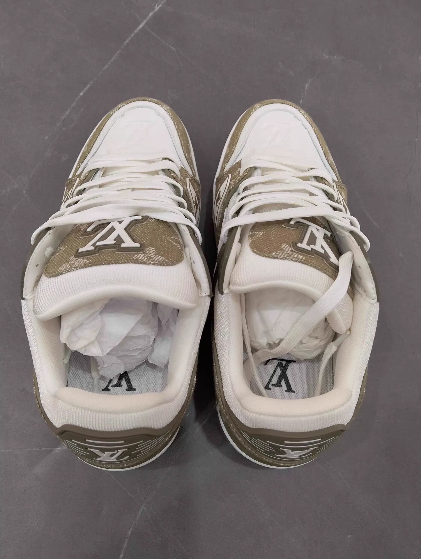 Louis Vuitton Louis Vuitton Trainer White Green 37.5 Size US 7 / IT 37 - 7 Thumbnail