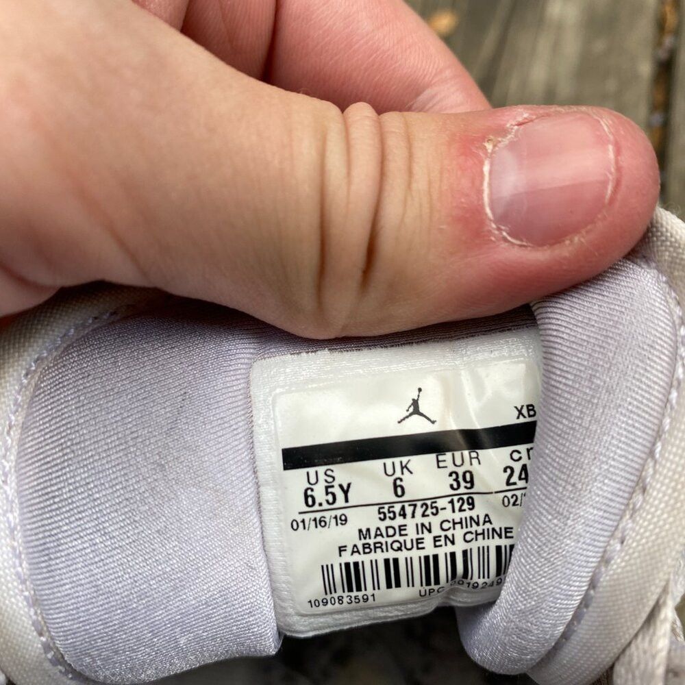 Jordan Brand Nike Air Jordan 1 Mid Triple White Size 6.5 Size US 6.5 / EU 39-40 - 8 Thumbnail