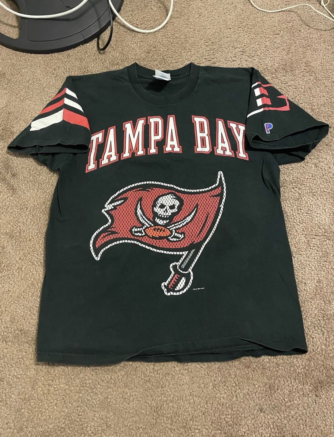 Pro Player Vintage 90s Tampa Bay Buccaneers Shirt Size L Single Stitch Size US L / EU 52-54 / 3 - 1 Thumbnail