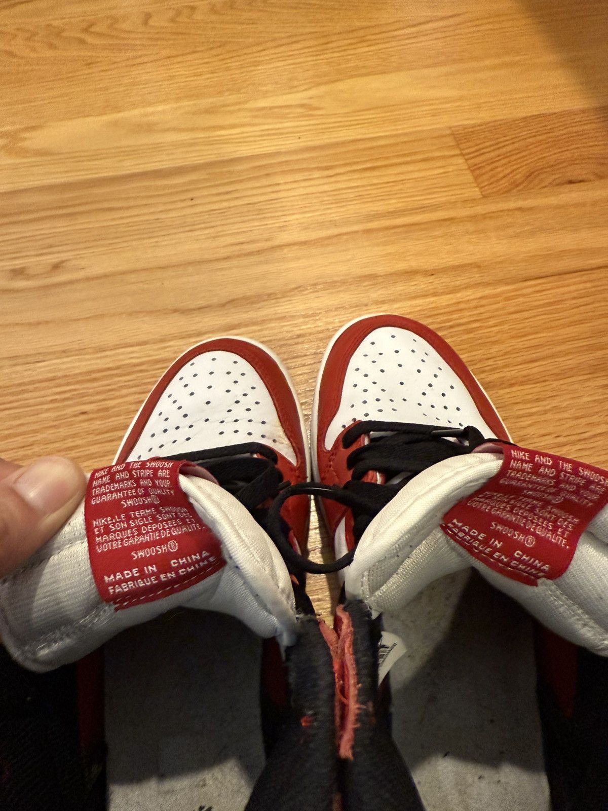 Jordan Brand × Nike Air Jordan 1 High chicago 2015 (size 8.5) Size US 8.5 / EU 41-42 - 11 Thumbnail