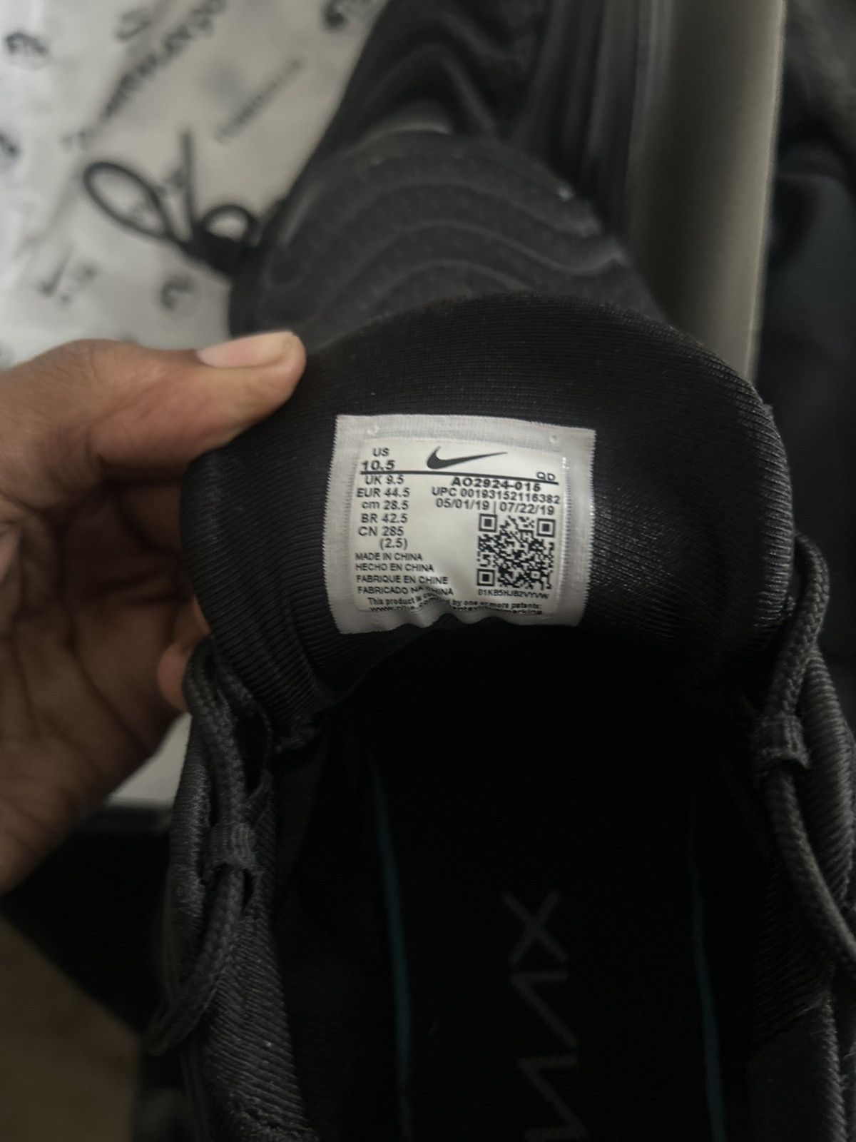 Nike Nike Air Max 720 Triple Black Size US 10.5 / EU 43-44 - 6 Thumbnail