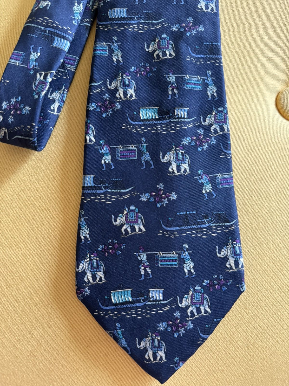 Salvatore Ferragamo Vintage Salvatore Ferragamo Silk Tie – Blue Oriental Motif Size ONE SIZE - 1 Thumbnail