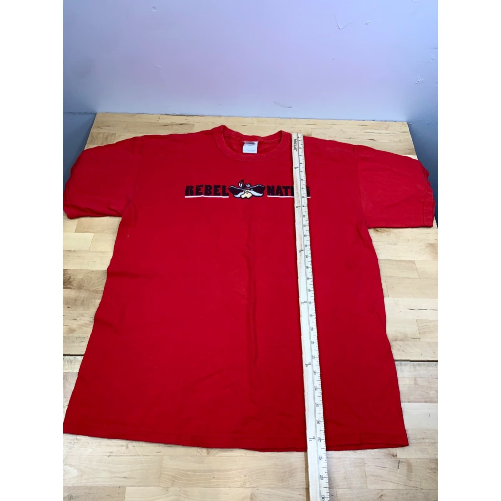 Gildan VINTAGE UNLV Rebel Nation Shirt Mens L Red 12069 College T-Shirt Gildan Cotton Short Sleeve Crew Neck Man/Mens Size US L / EU 52-54 / 3 - 4 Thumbnail