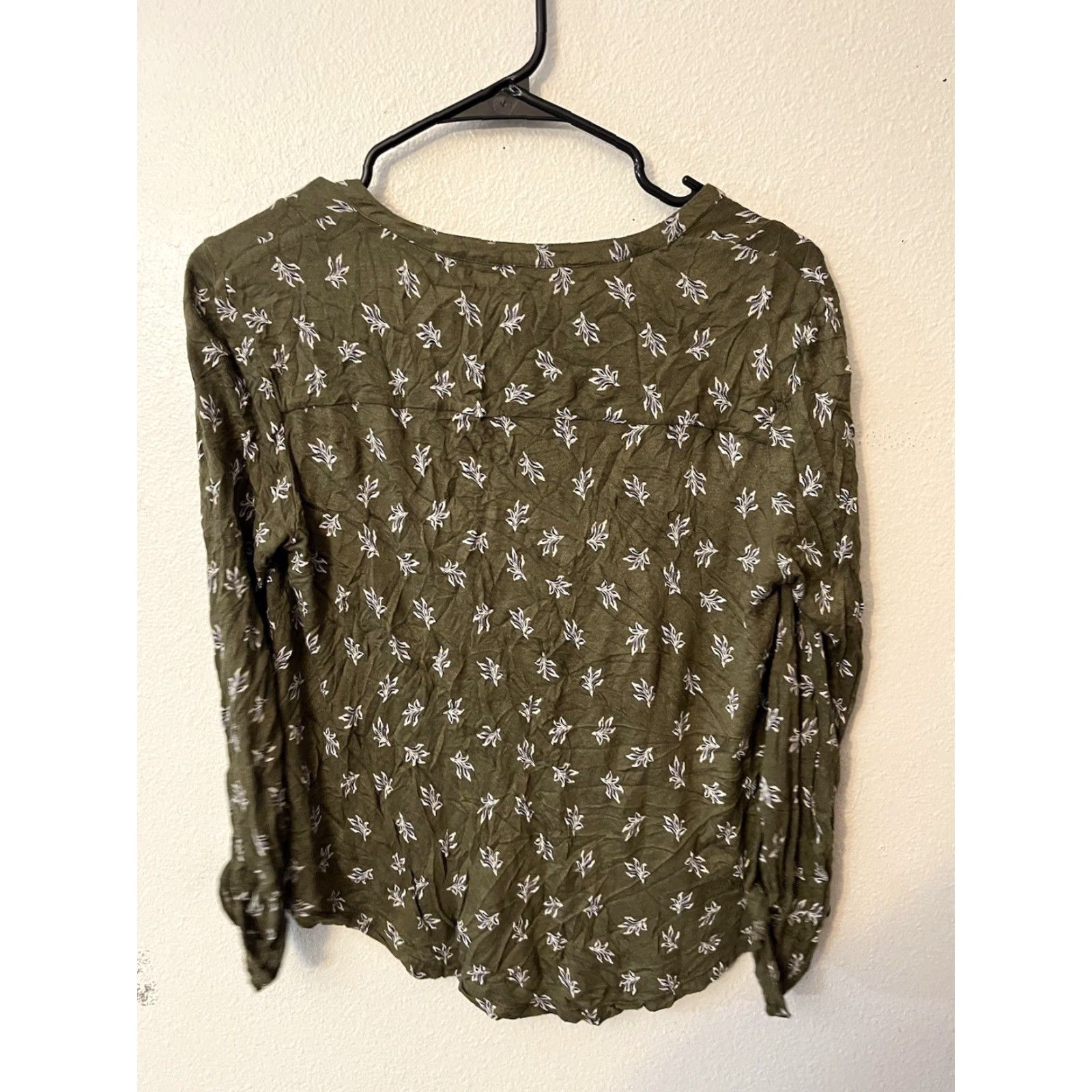 Lucky Brand Lucky Brand Top Blouse XS Olive Green Floral Henley Long Sleeve Cotton Knit Size XS / US 0-2 / IT 36-38 - 3 Thumbnail