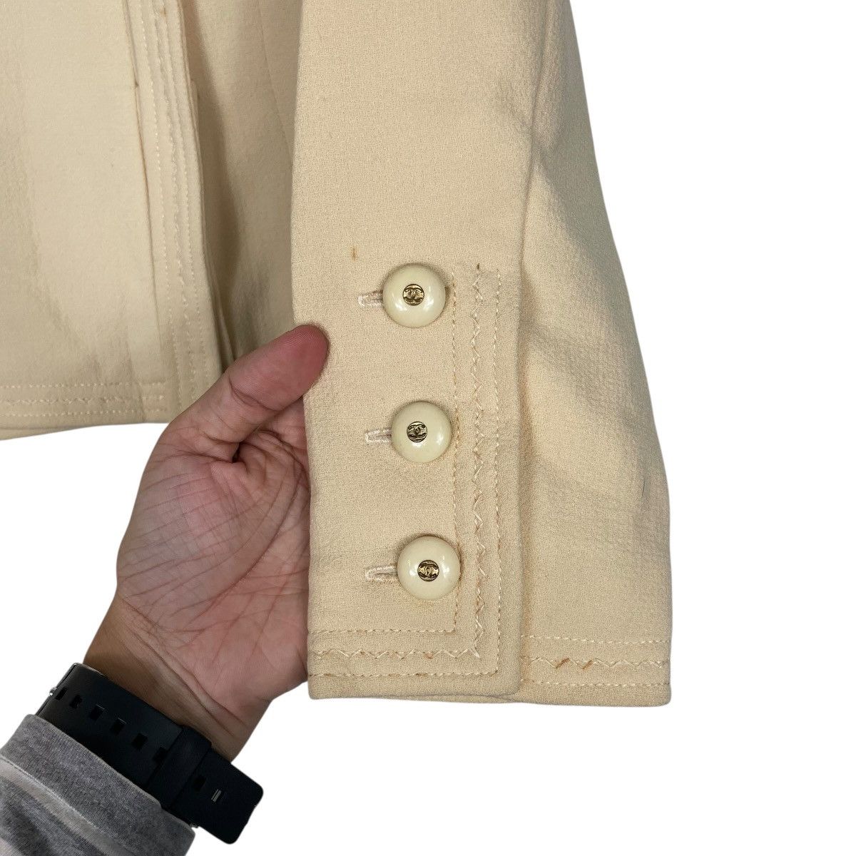Chanel Vintage Chanel Boutique Light Brown Jacket Size XS / US 0-2 / IT 36-38 - 13 Thumbnail