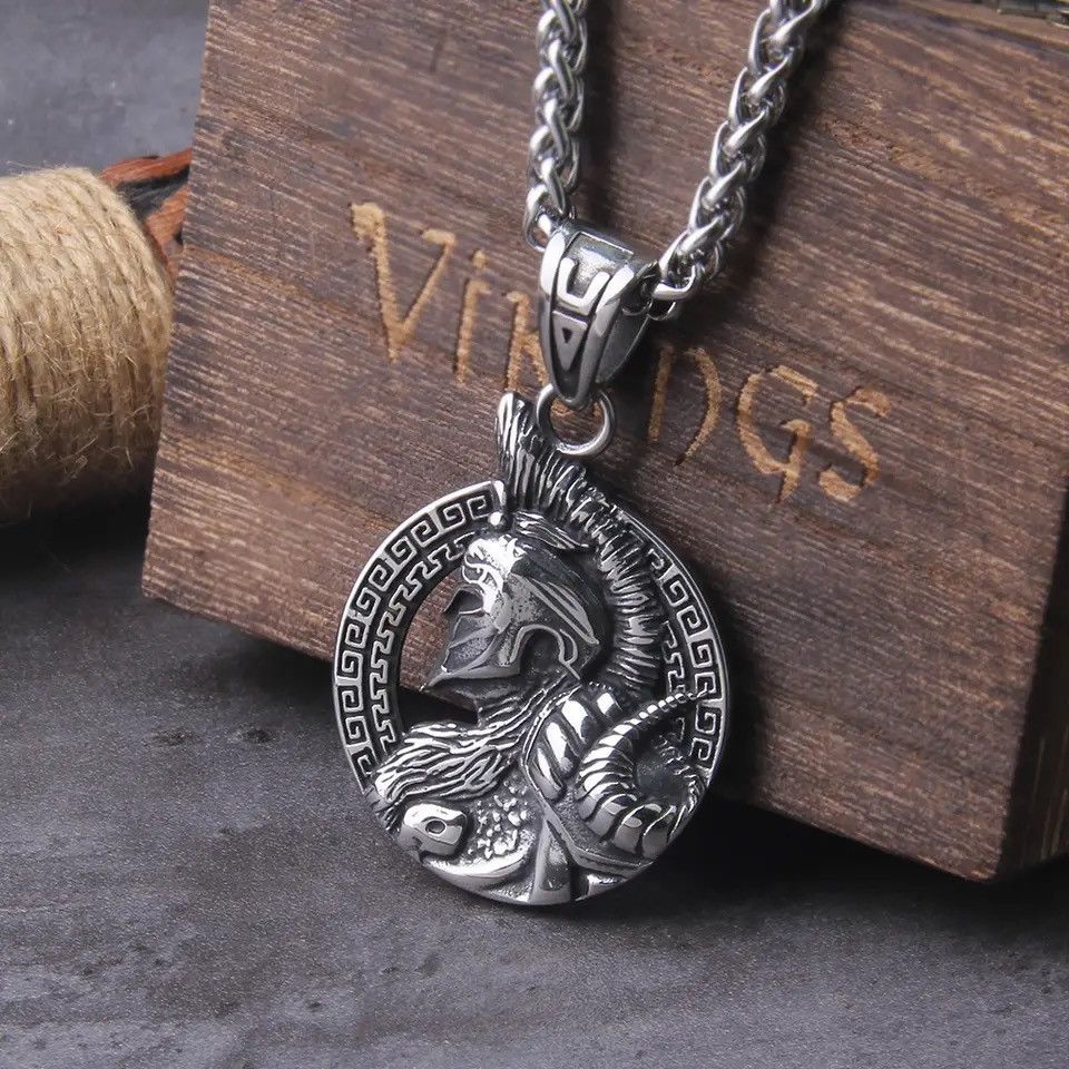Jewelry × Vintage Never Fade Sparta Helmet pendant necklace Size ONE SIZE - 2 Thumbnail