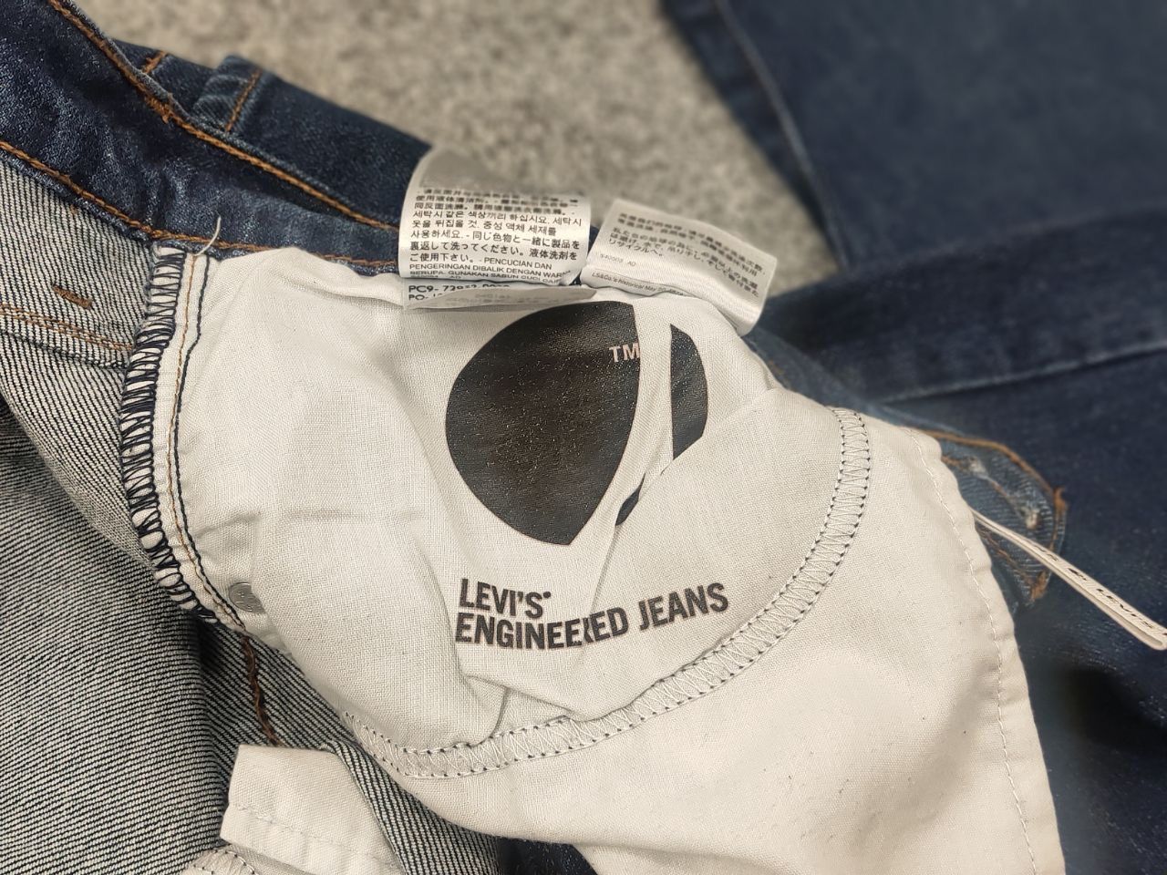 Levi's Levi's Engineered Jeans Slouch Taper denim Vintage Style Size 30" / US 8 / IT 44 - 19 Thumbnail