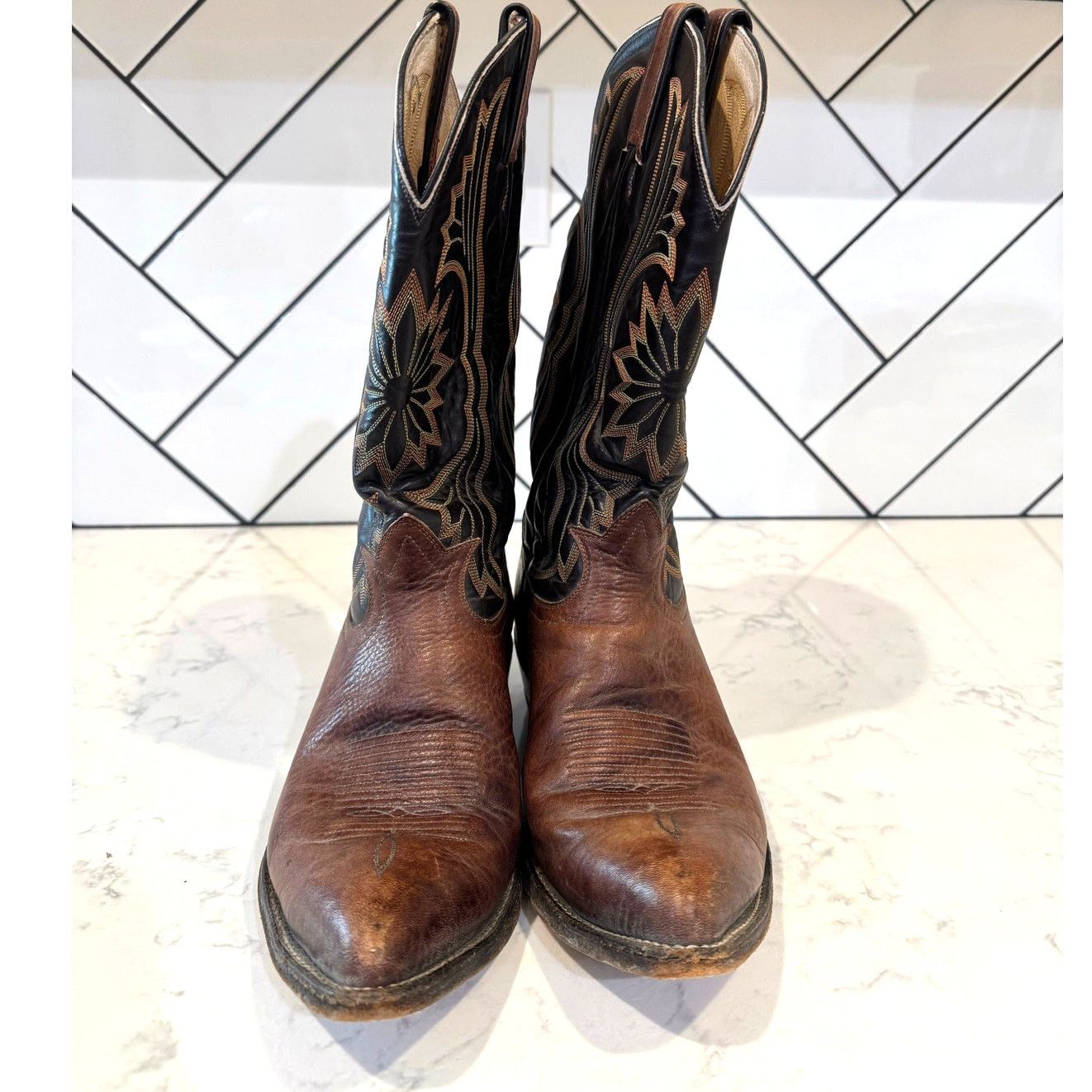 Tony Lama Vintage Tony Lama leather cowboy boots two-toned size 8EE Size US 8 / EU 41 - 8 Thumbnail