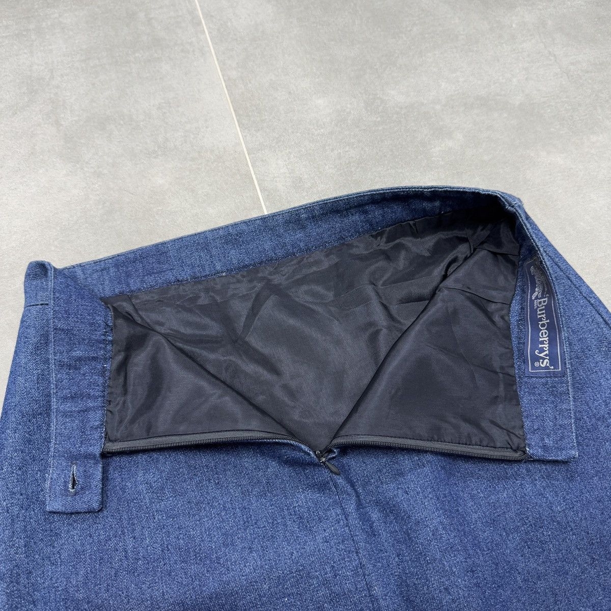 Burberry × Vintage Vintage Burberry Women Denim Skirt Size 40 Made in France Size 28" / US 6 / IT 42 - 5 Thumbnail