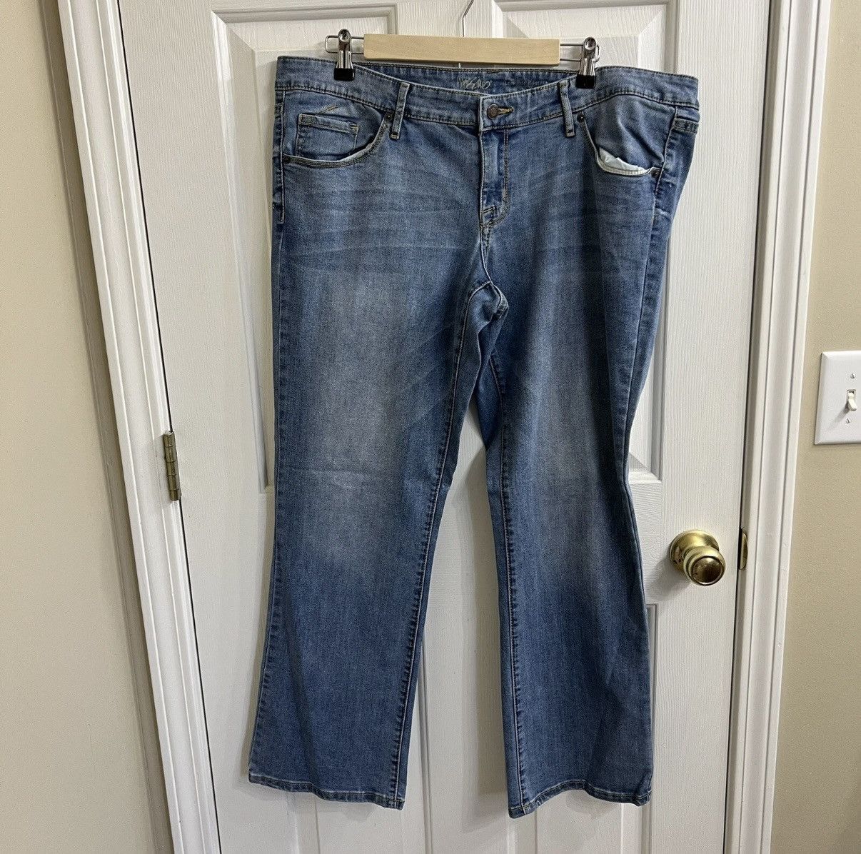 Mossimo Mossimo Jeans Womens 16/33 S/C Blue Denim Low Rise Bootcut Size 38" / US 16 / IT 52 - 1 Thumbnail
