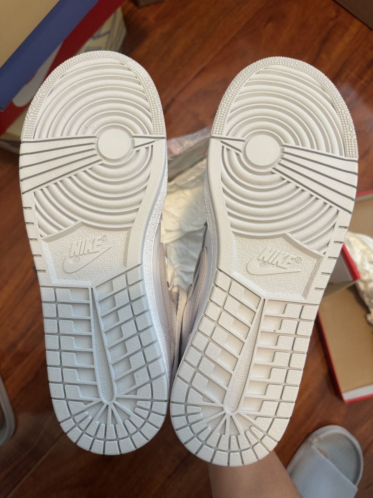 Nike JORDAN 1 WHITE/GREY Size US 10 / EU 43 - 2 Thumbnail
