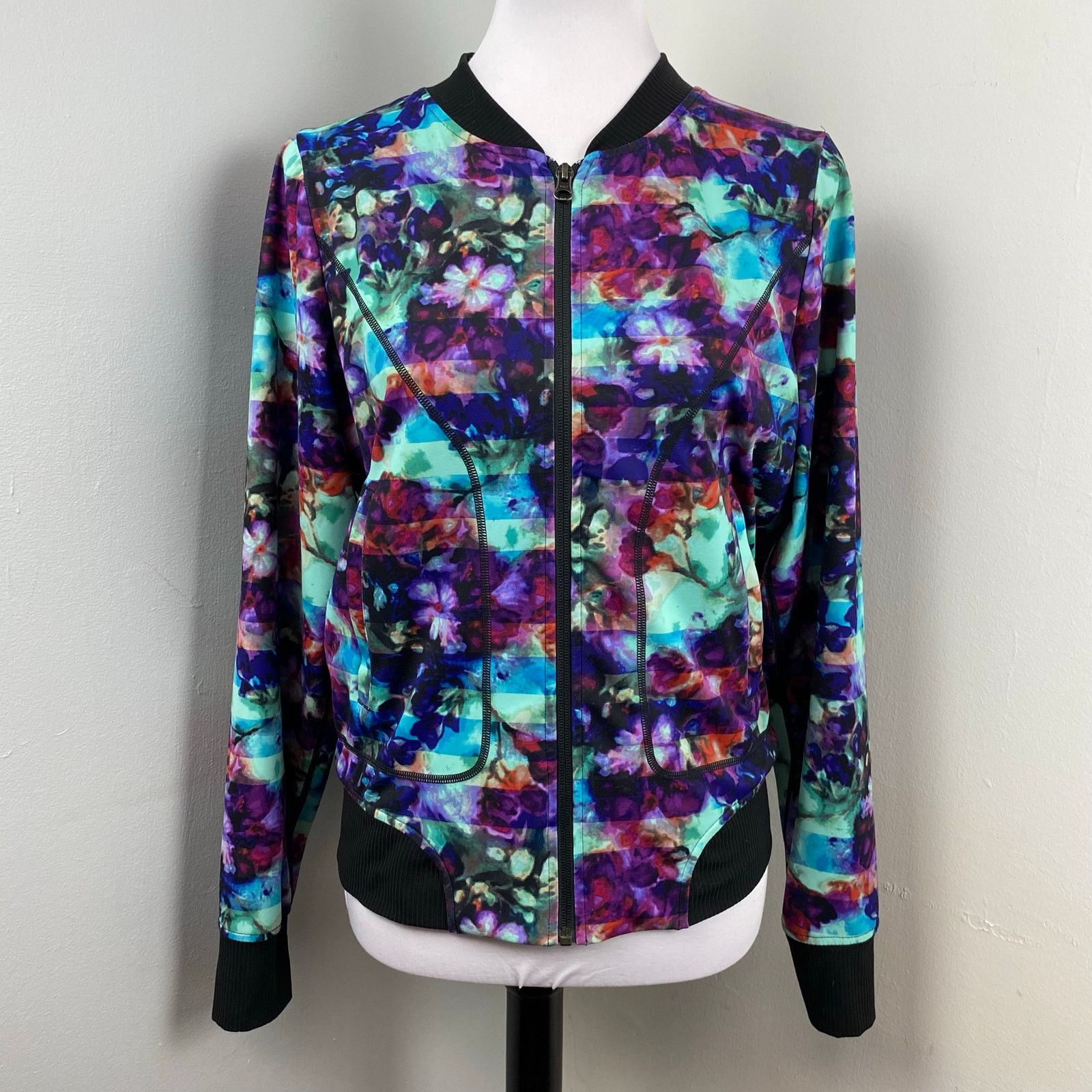 Athleta Athleta Floral Fade Bombtastic Jacket Medium Abstract Size M / US 6-8 / IT 42-44 - 1 Thumbnail