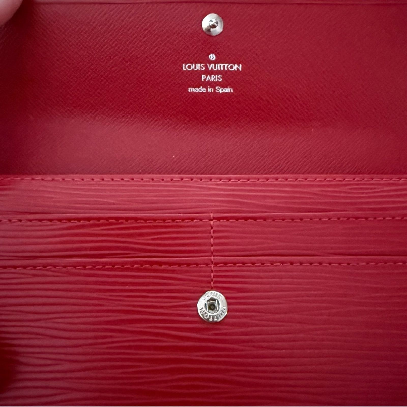 Louis Vuitton Louis Vuitton Epi Red Sarah Textured Leather Wallet Size ONE SIZE - 9 Thumbnail
