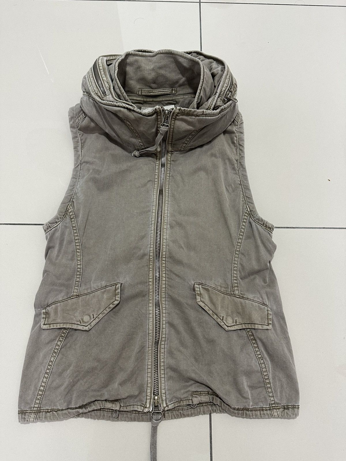 G.O.A Bono Jacket Less Sleeve Design LGB If six was Nine