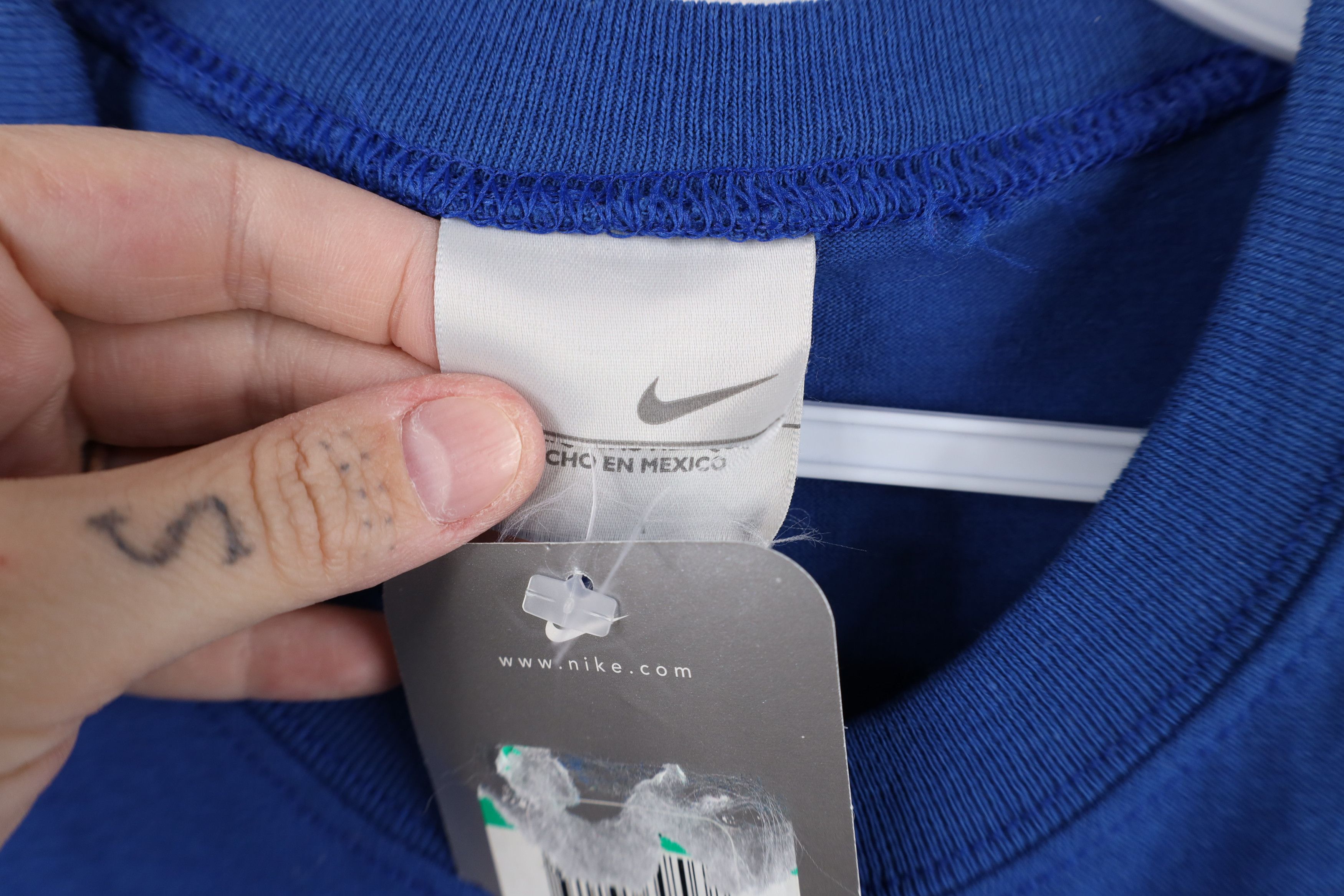 Nike × Vintage Deadstock Vintage 90s Nike Center Swoosh Basketball T-Shirt Size US S / EU 44-46 / 1 - 6 Thumbnail