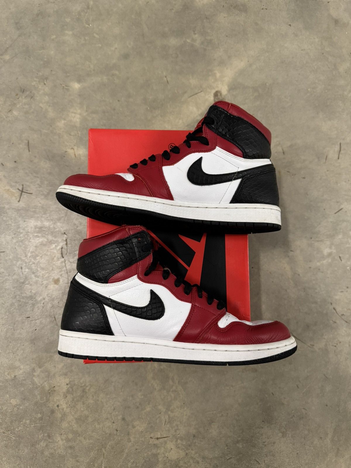 Jordan Brand Jordan 1 Retro High OG WMNS Satin Snakeskin Size 9.5W Size US 9.5 / IT 39.5 - 3 Thumbnail
