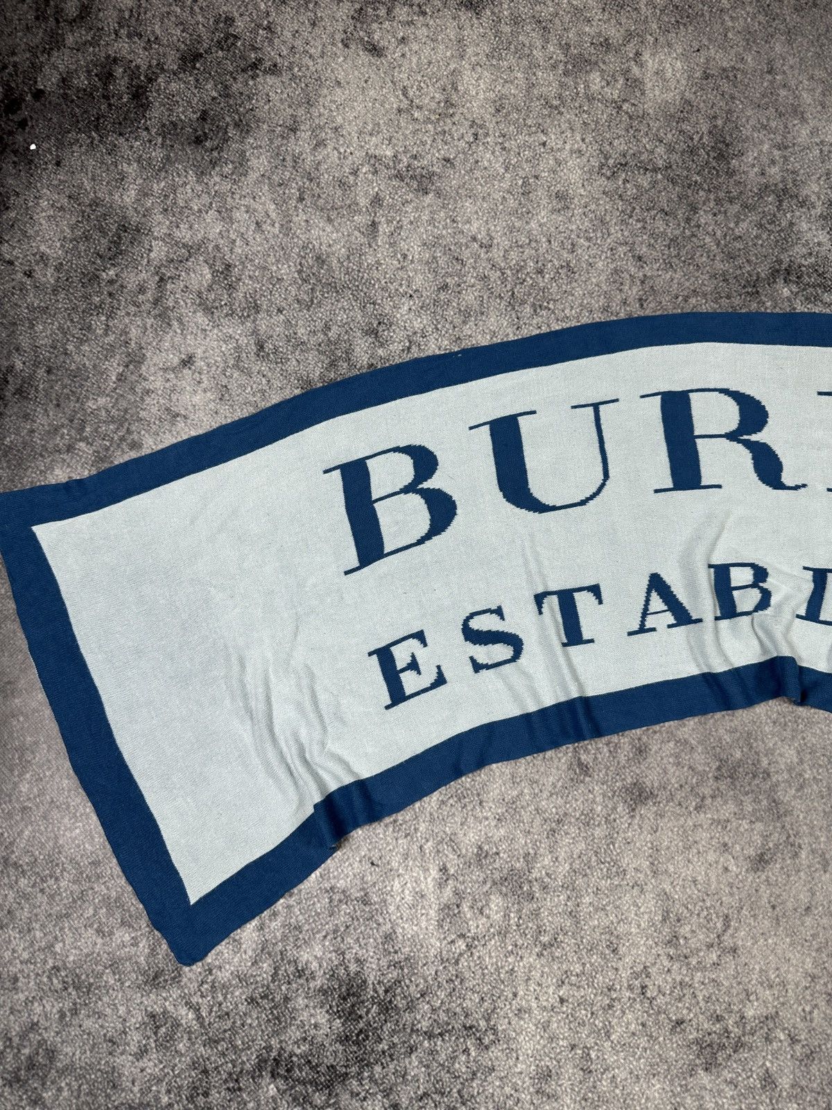 Vintage Big Logo Burberry scarf luxury items rare Streetwear USA Size ONE SIZE - 2 Thumbnail
