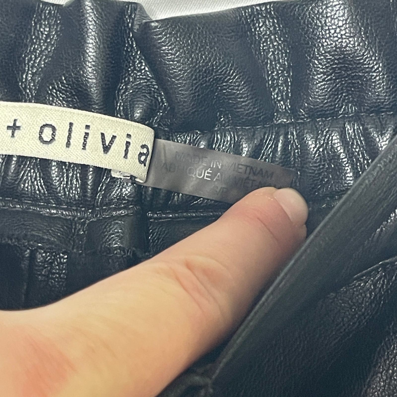 Alice + Olivia Alice and Olivia Liliana Black Faux Leather Paperbag Pants S Size 26" / US 2 / IT 38 - 7 Thumbnail