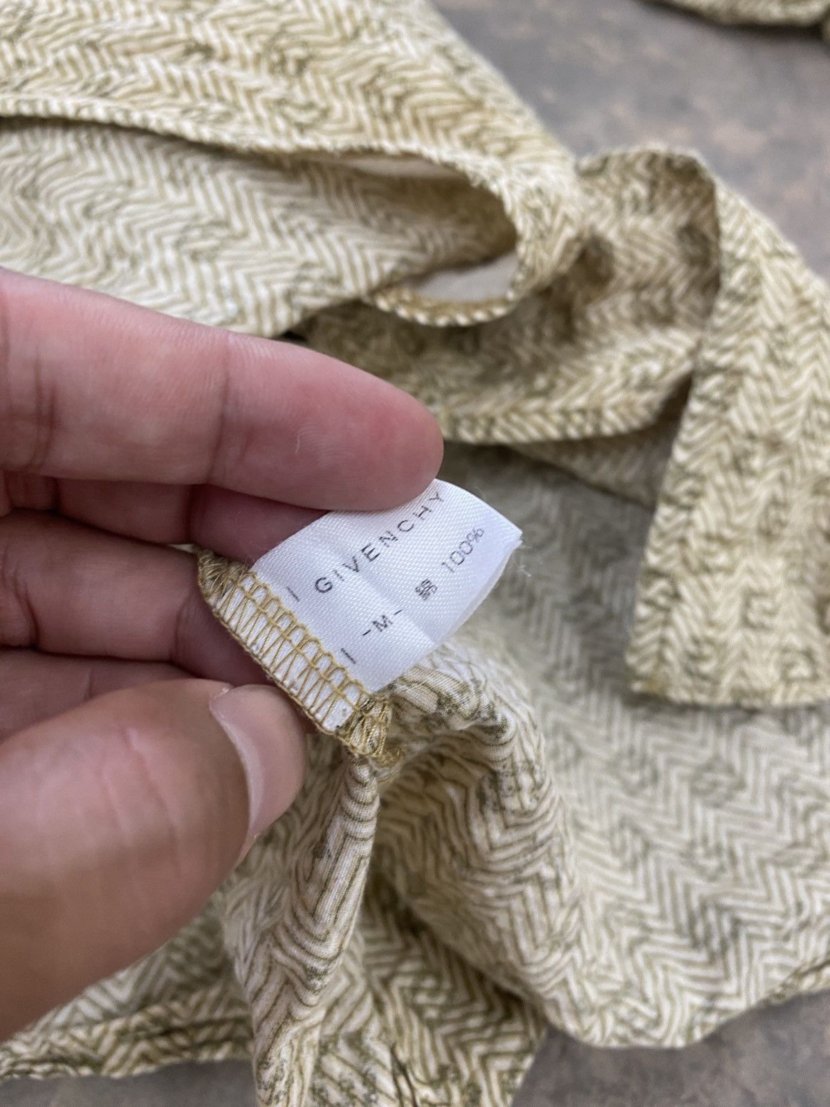 Givenchy CHIEF QUXIOTE Size US L / EU 52-54 / 3 - 9 Thumbnail