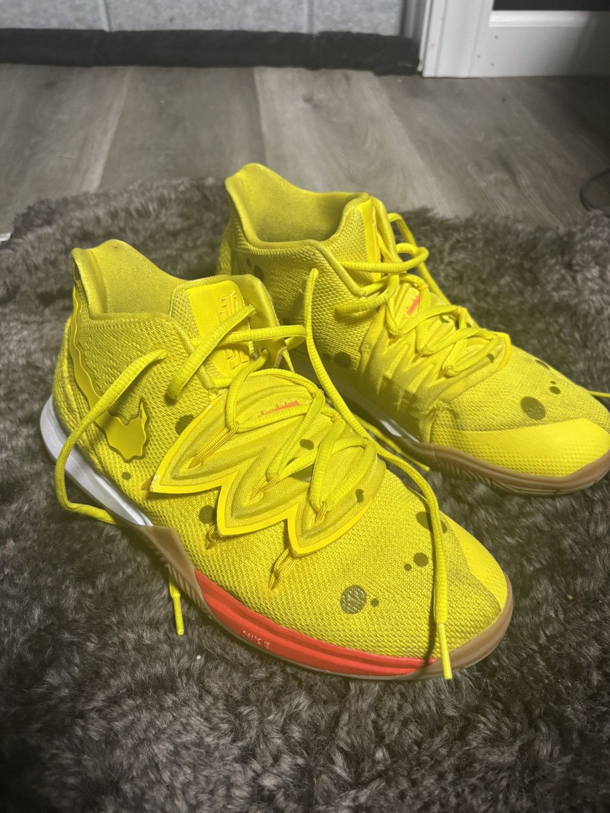 Nike Nike Kyrie 5 Spongebob Size US 7 / EU 40 - 1 Thumbnail