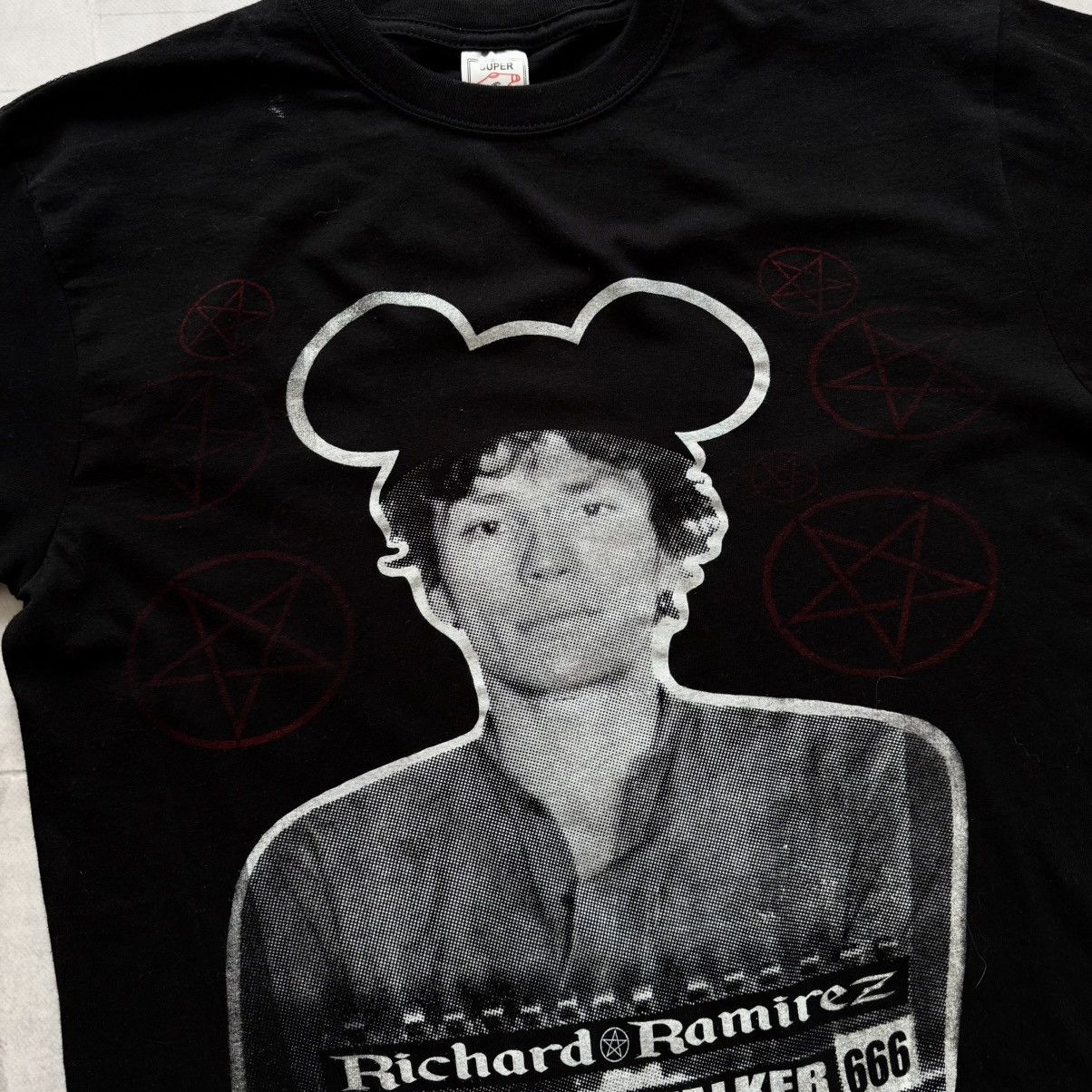 Vintage 90s Richard Ramirez The Night Stalker Serial Killer T-shirt Size US M / EU 48-50 / 2 - 4 Thumbnail
