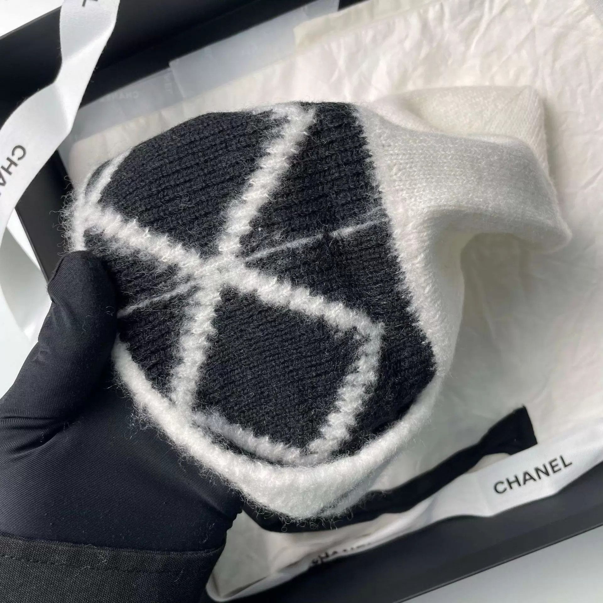Chanel CHANEL 24B Cashmere Hat Black & White 98 New Size ONE SIZE - 4 Thumbnail
