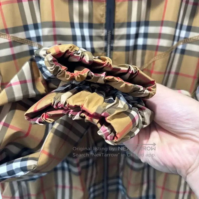 Burberry Burberry Yellow Long Sleeve Cardigan. Size S / US 4 / IT 40 - 6 Thumbnail
