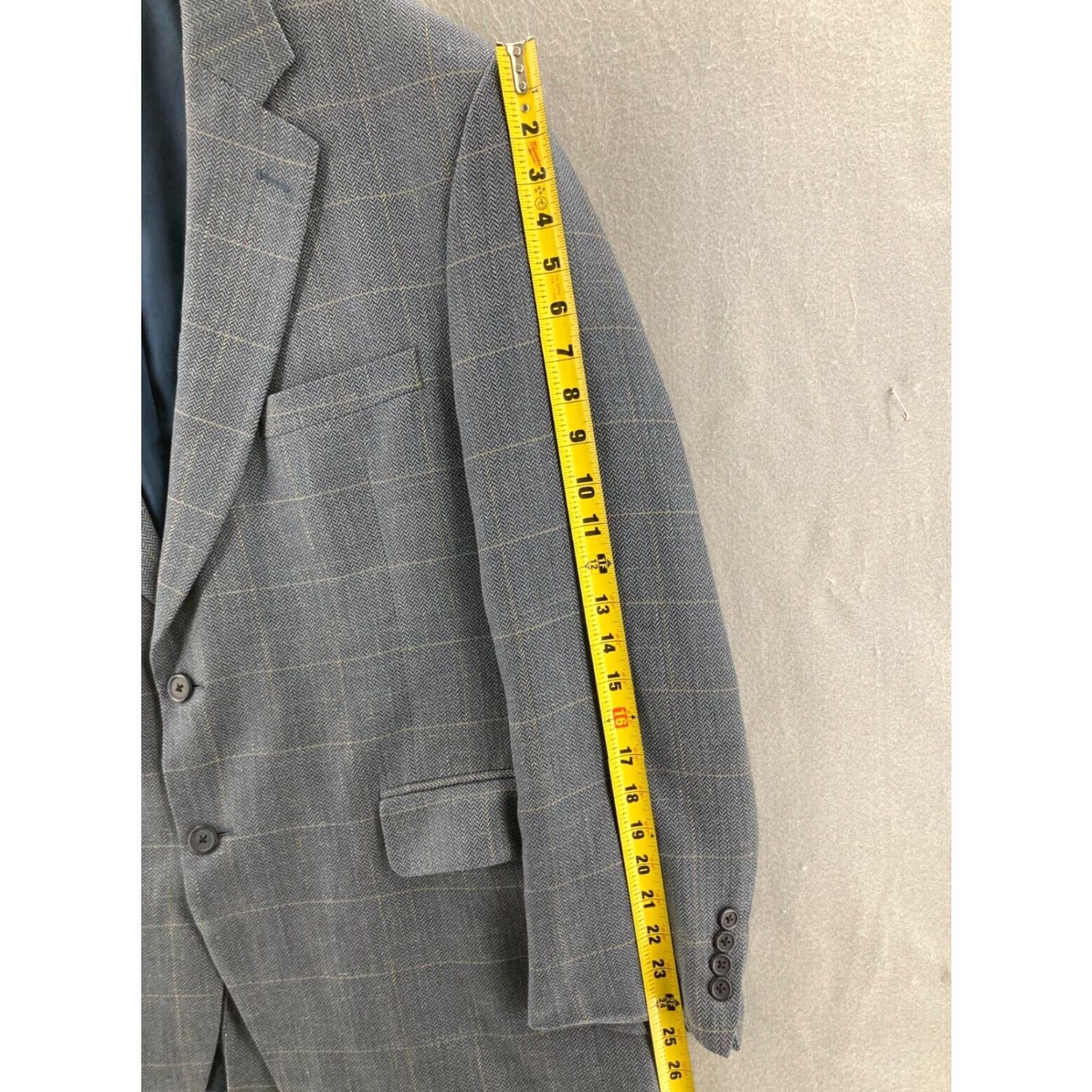 Jos. A. Bank VINTAGE Jos. A. Bank Blazer Mens 44S Grey Herringbone Silk Wool Blend 2 Piece 2-Button Front 44 Chest Regular Mens Blazer Grey Vintage 90s Size 44R - 4 Thumbnail