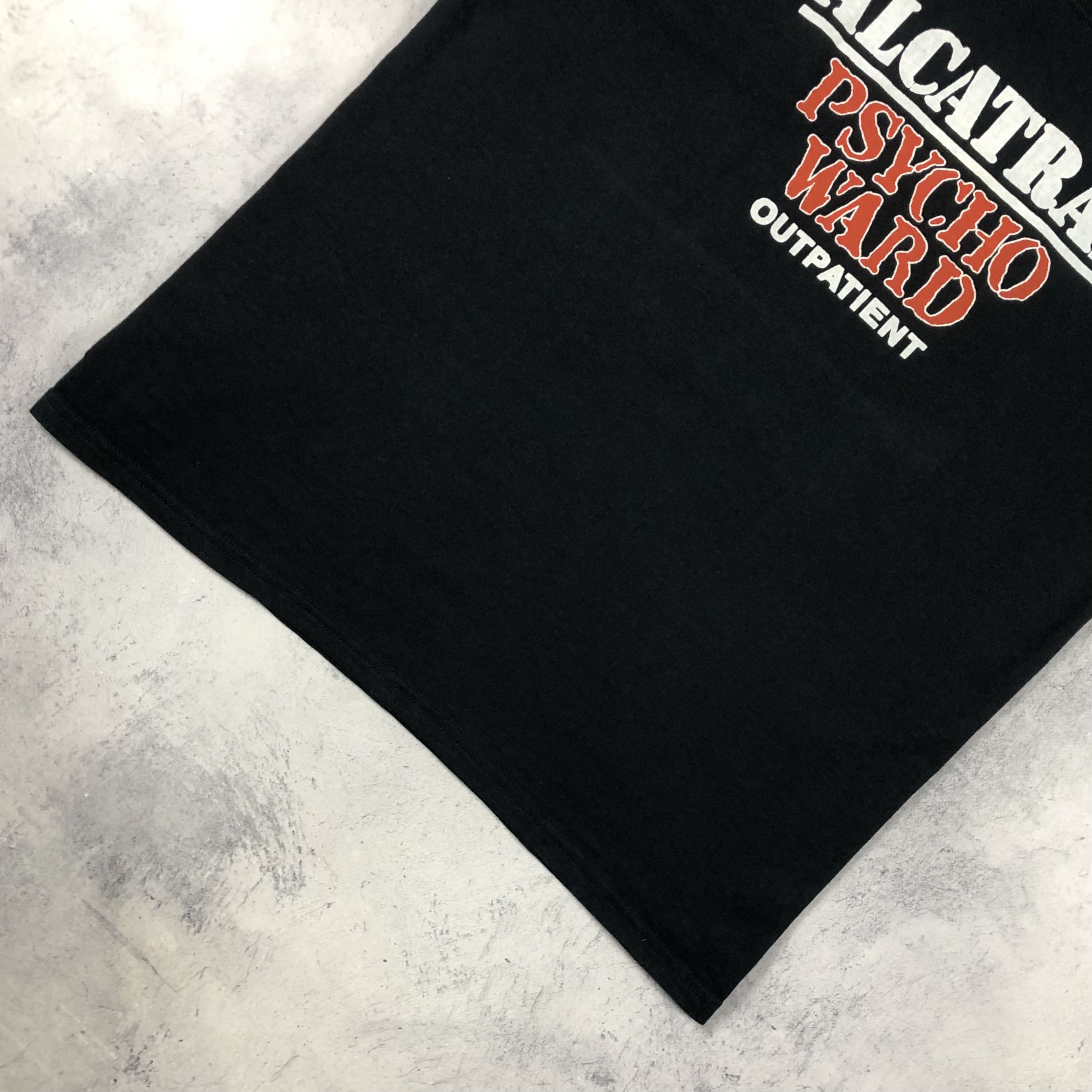 Vintage Vintage Alcatraz Psycho Ward Outpatient Tee Size US L / EU 52-54 / 3 - 8 Thumbnail