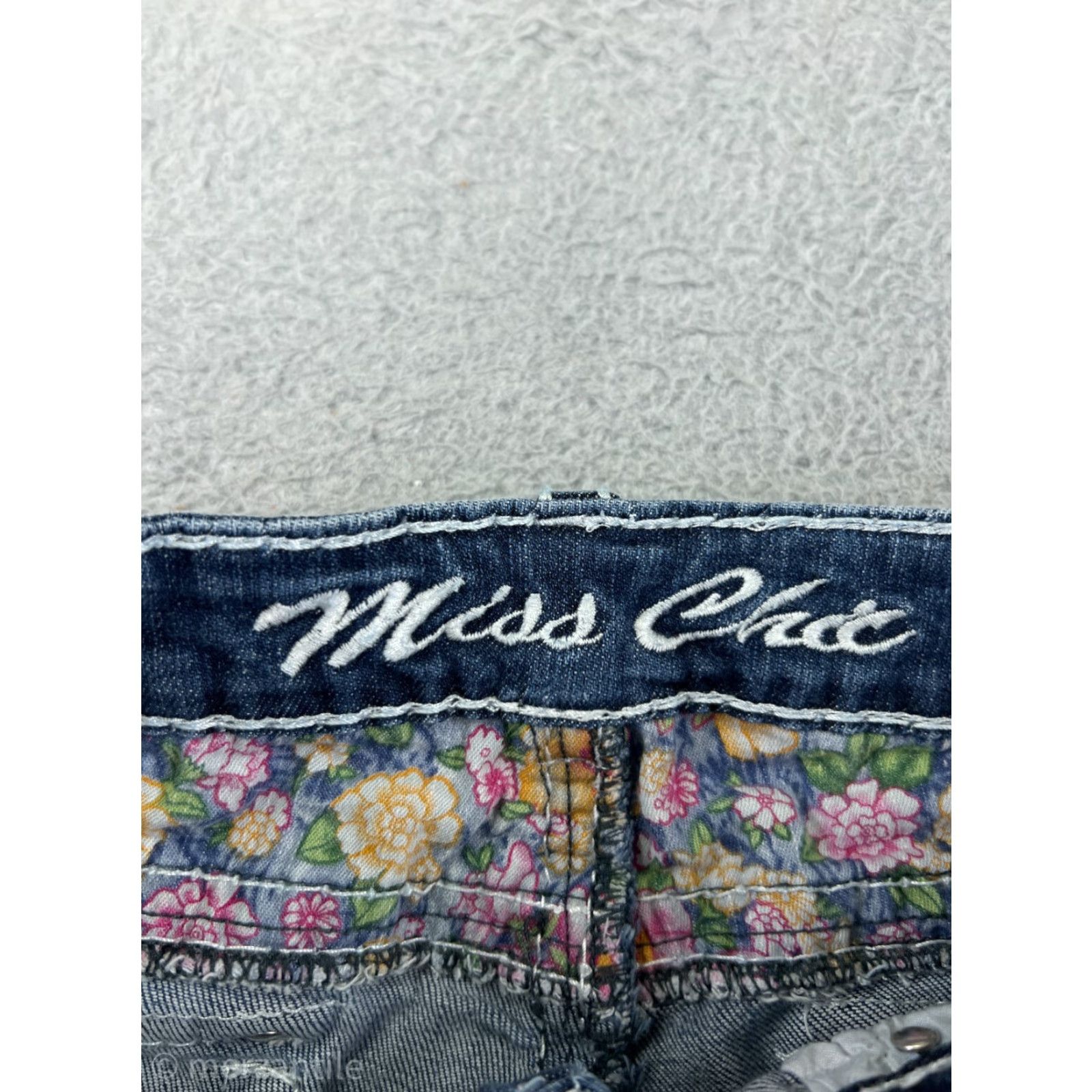 Vintage VINTAGE Miss Chic Jeans Capri Women Blue Denim Cotton Blend 9 Slim Fit 5-Pocket Embellished Rhinestone Bling Size 30" / US 8 / IT 44 - 4 Thumbnail