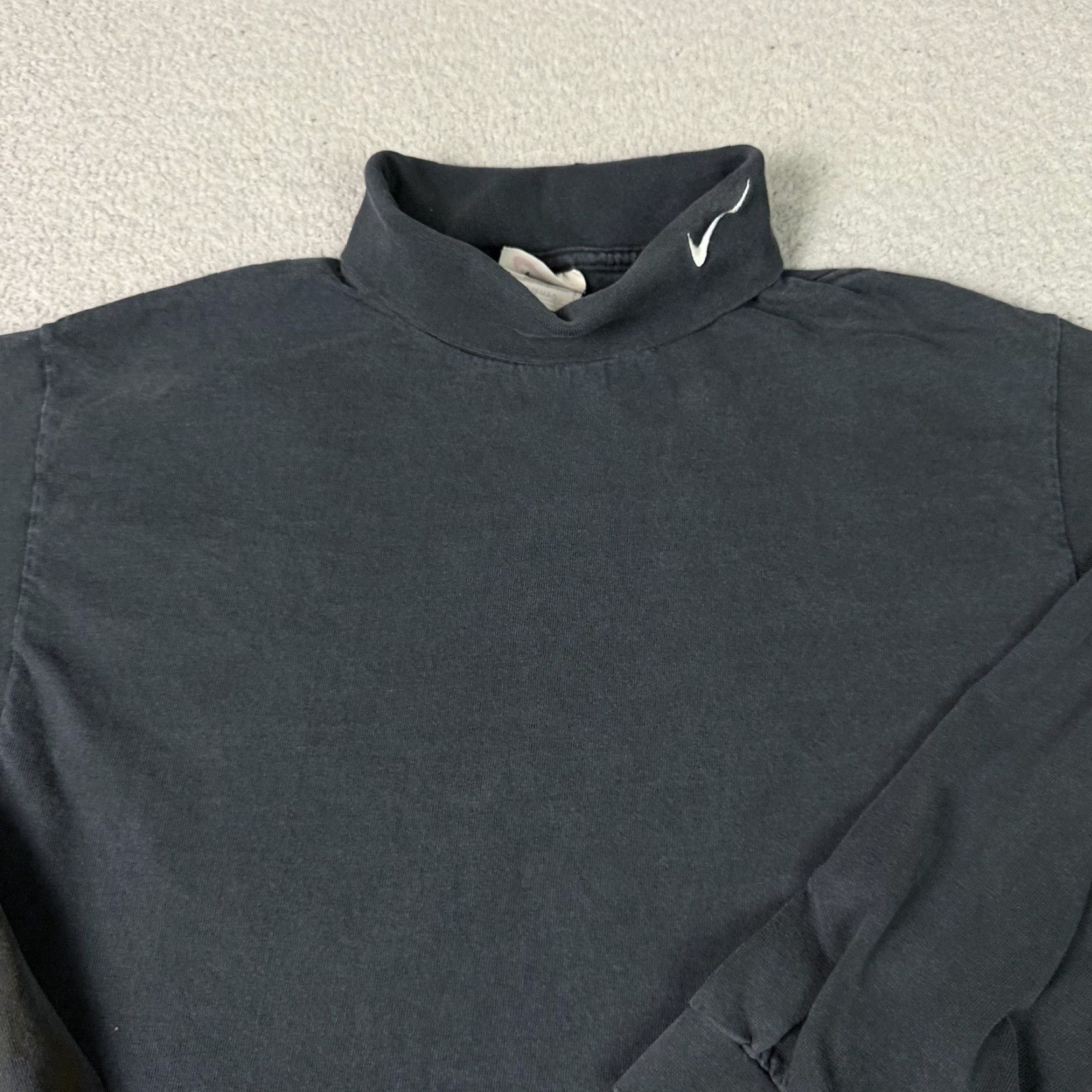 Nike VINTAGE Nike Sweatshirt Mens M Black Essential Turtleneck Swoosh Distressed Size US M / EU 48-50 / 2 - 2 Thumbnail