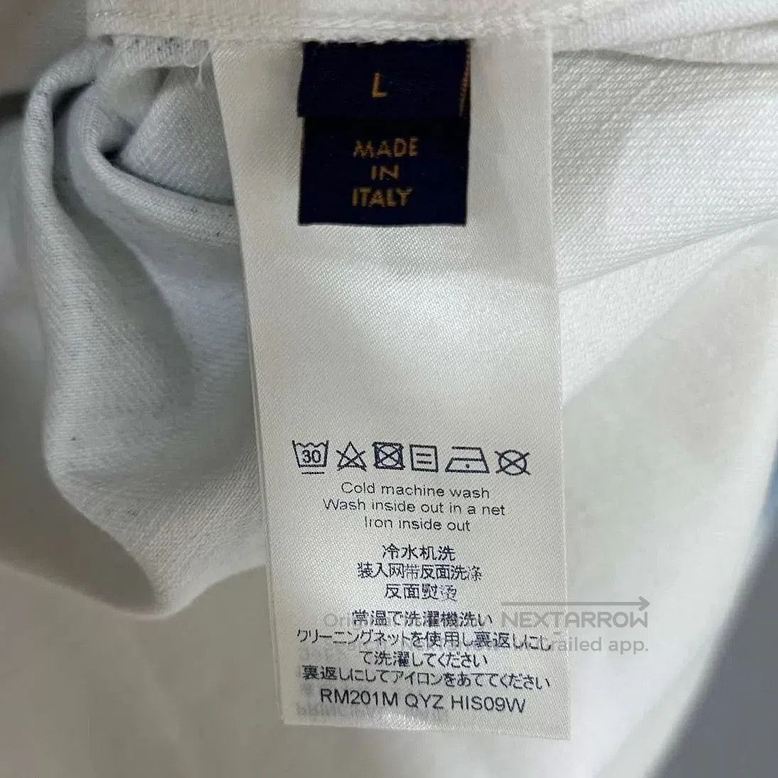 Louis Vuitton Blue Gradient Print Button. Size US L / EU 52-54 / 3 - 6 Thumbnail