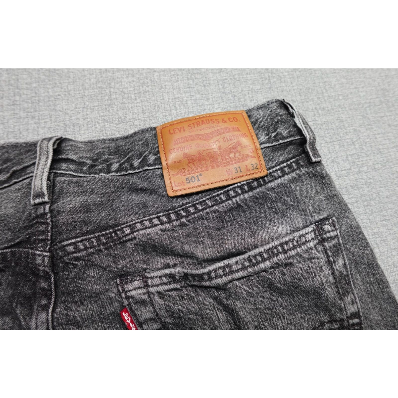 Levi's Levi's 501 Jeans Men 31x32 Distressed Button Fly Denim Straight Gray Washed Black/Gray 501 Original Fit Mens Distressed Jeans 31 32 Size US 31 - 2 Thumbnail