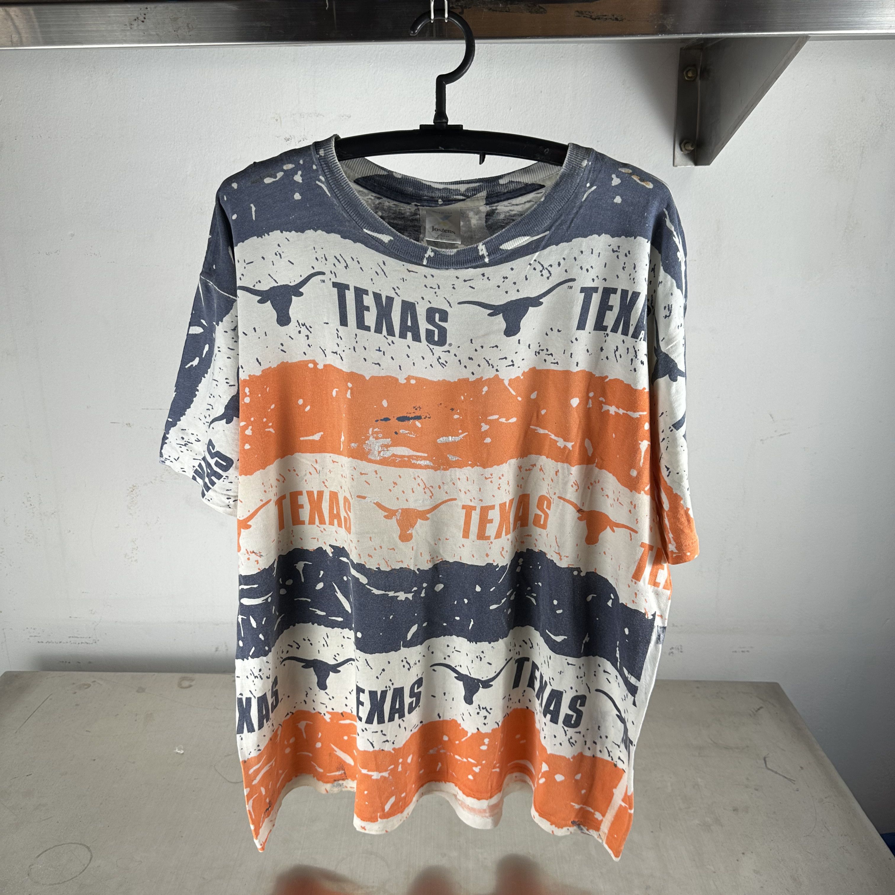 Vintage Vintage 90s Texas Longhorns NCAA All Over Print AOP T-Shirt Size US XL / EU 56 / 4 - 1 Thumbnail
