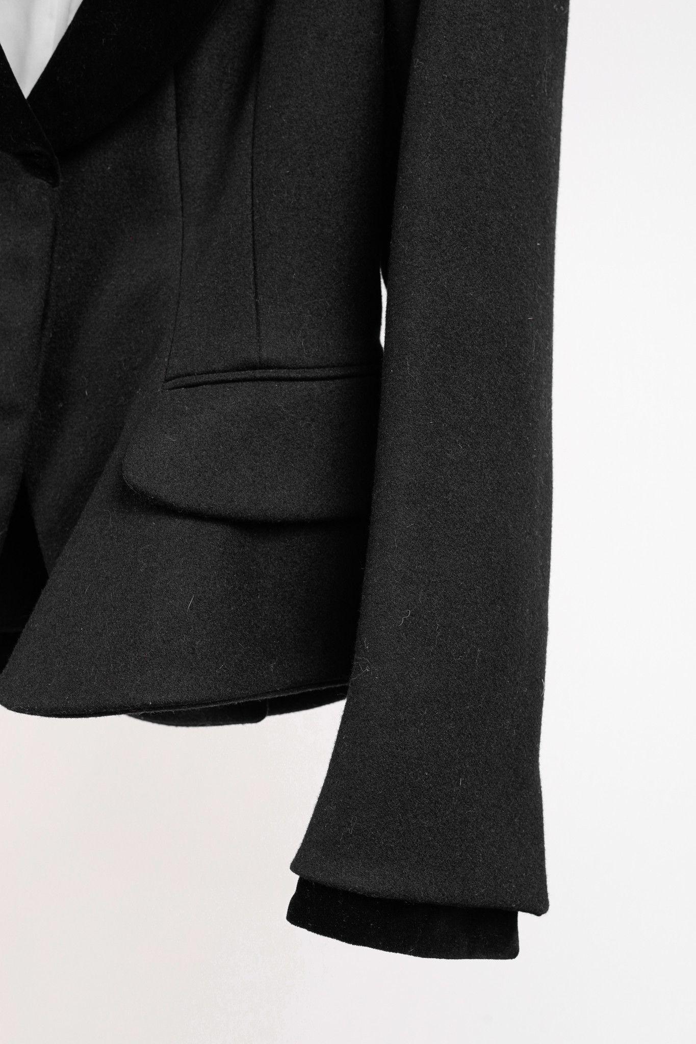 Alexander McQueen Alexander McQueen PF/12 Wool & Cashmere Velvet Peplum Blazer Size M / US 6-8 / IT 42-44 - 7 Thumbnail