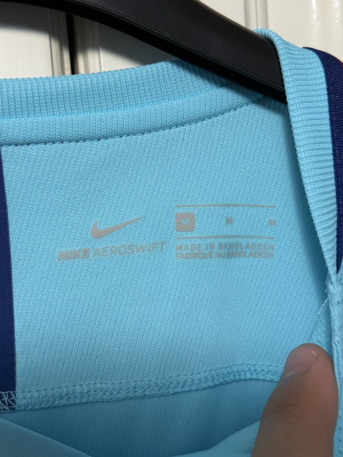 Nike Player issue 17/18 Barça Away — Andrés Iniesta #8 BNWT Size US M / EU 48-50 / 2 - 11 Thumbnail