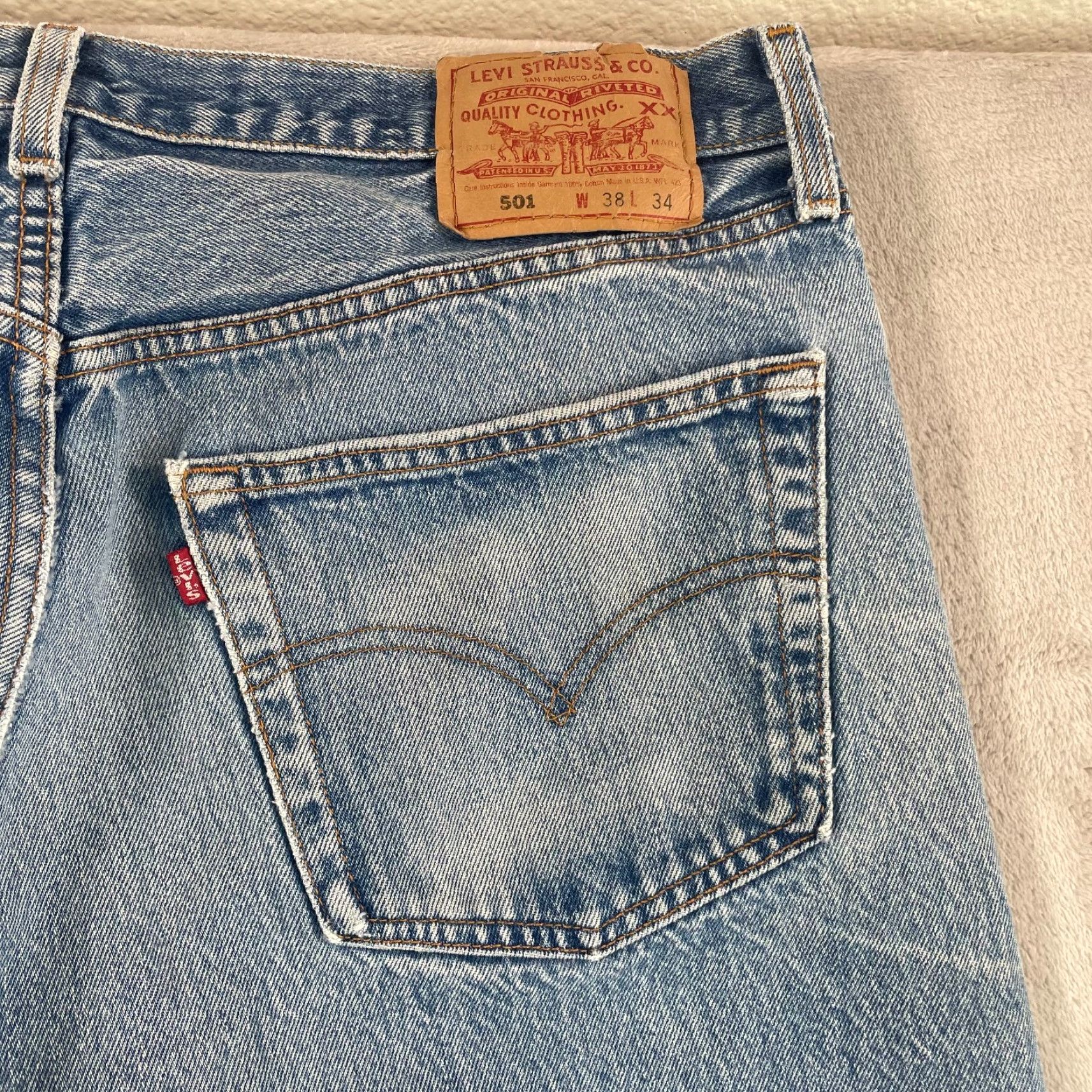 Levi's VINTAGE Levi's 501 Jeans Mens 36x33 Blue 90s Made in USA Button Fly Straight 5-Pocket Denim Medium Wash Size US 36 / EU 52 - 6 Thumbnail