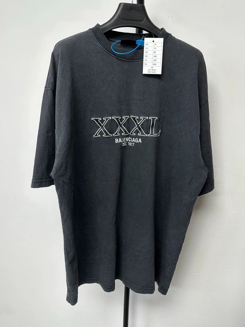Balenciaga Balenciaga Monogrammed crewneck short sleeve T-shirt Size US L / EU 52-54 / 3 - 1 Thumbnail
