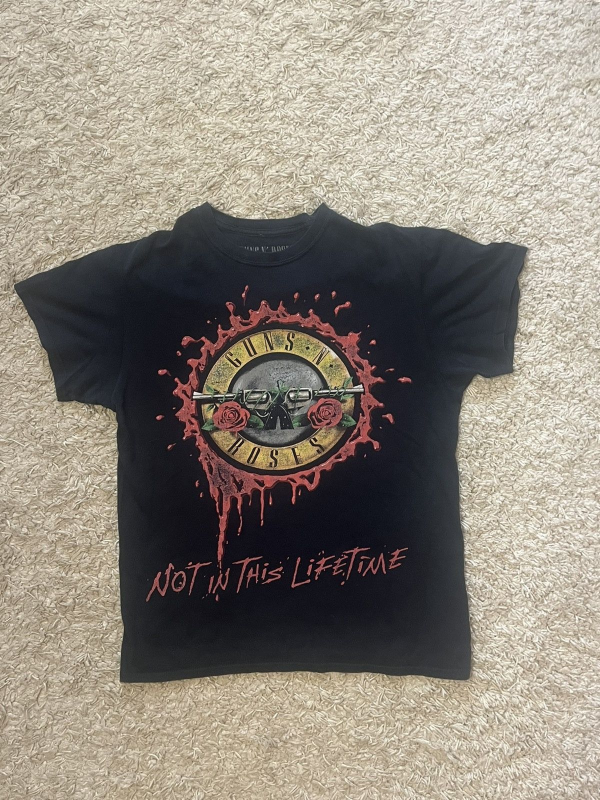 Guns N' Roses Guns N Roses 2017 Euro Tour crazy faded rare t-shirt Size US M / EU 48-50 / 2 - 1 Thumbnail